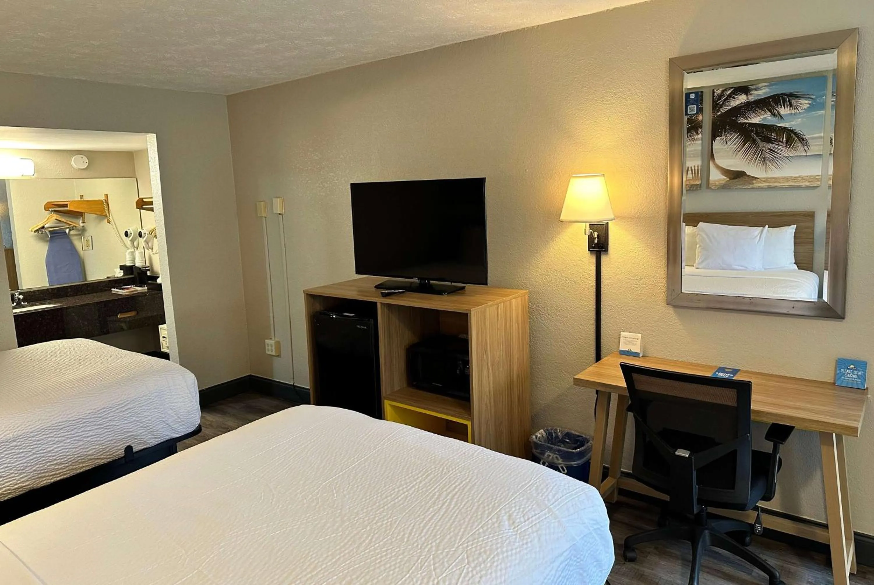 Photo of the whole room, Bed in Days Inn by Wyndham St Augustine I-95-Outlet Mall