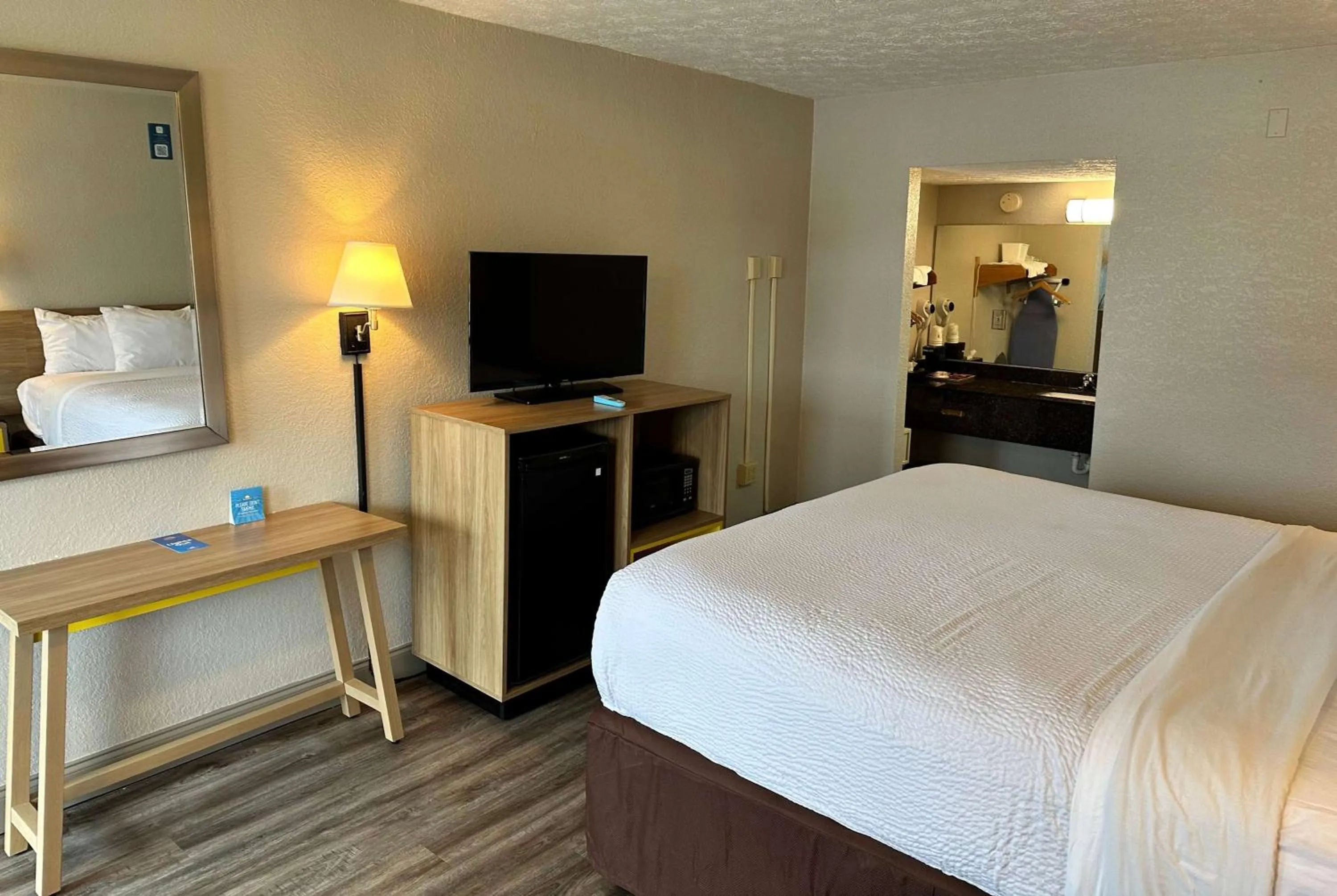 Photo of the whole room, Bed in Days Inn by Wyndham St Augustine I-95-Outlet Mall