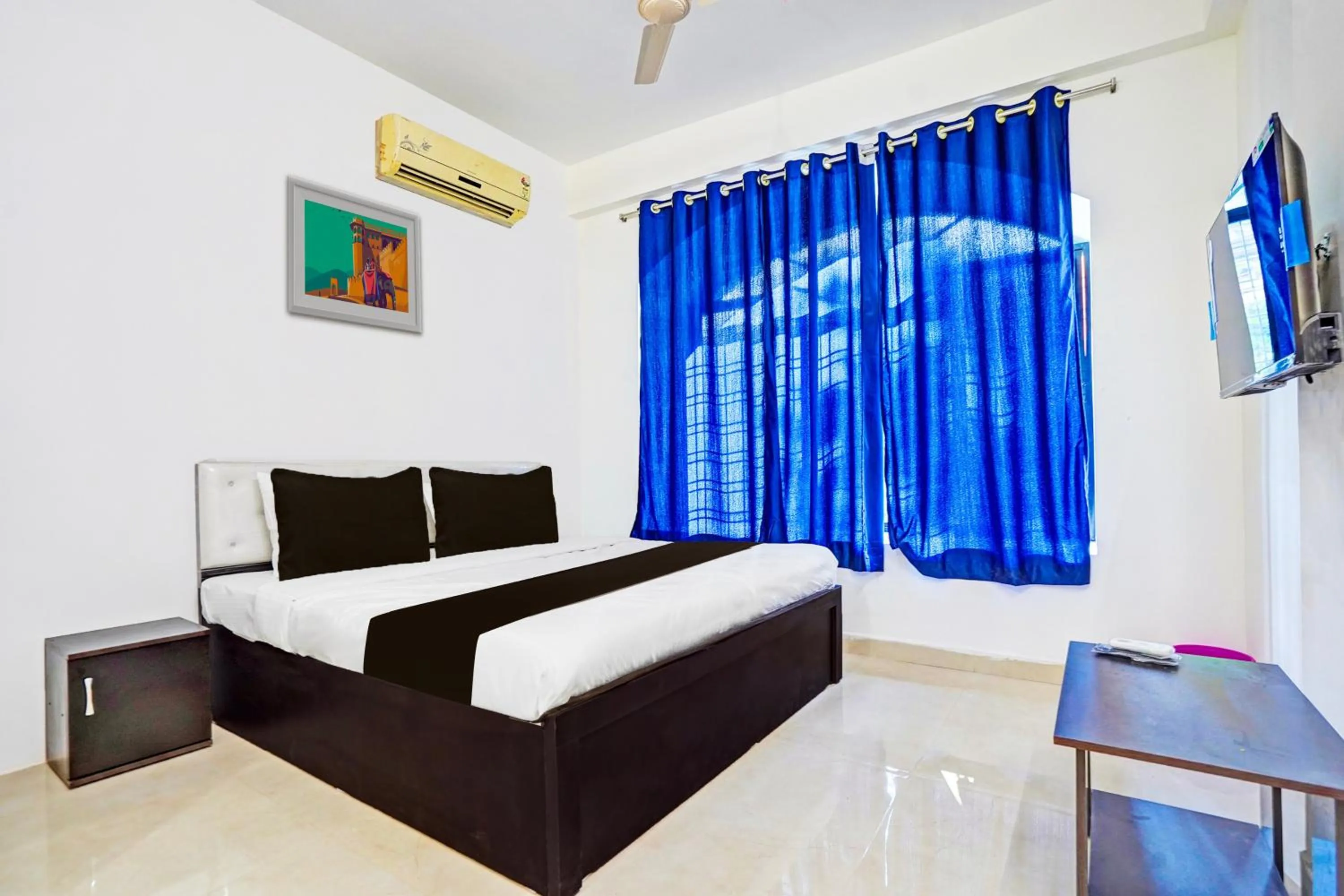 Bathroom, Bed in Hotel O Airport Imperial