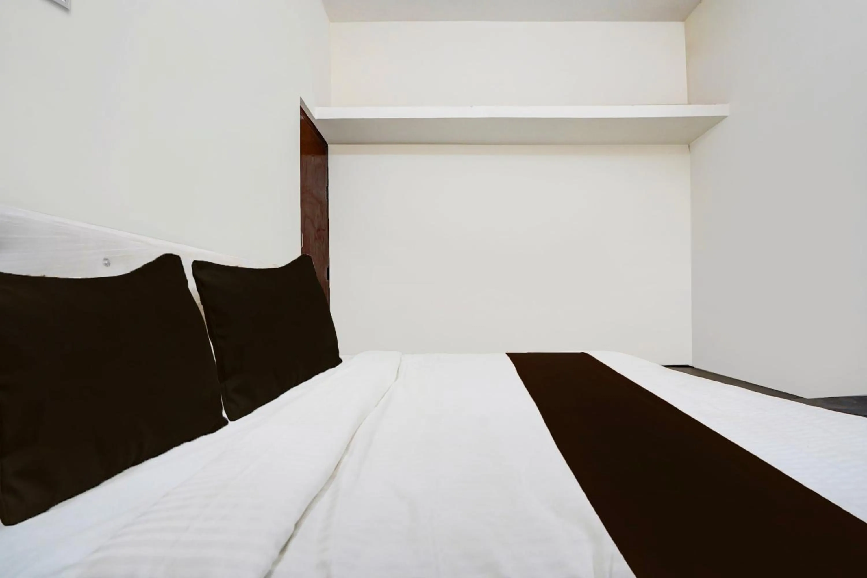 Bedroom, Bed in Hotel O Airport Imperial