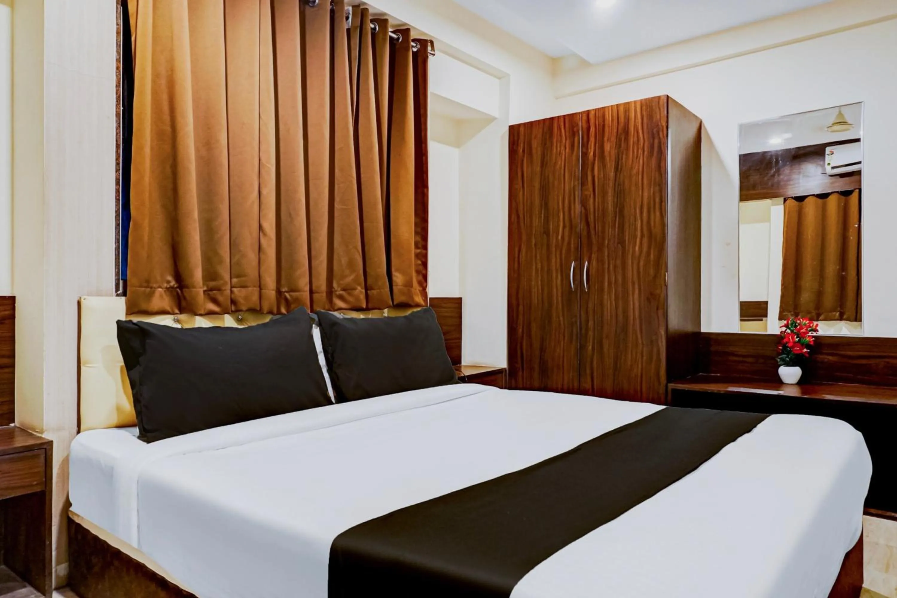 Bedroom, Bed in Hotel O Ginger Gold