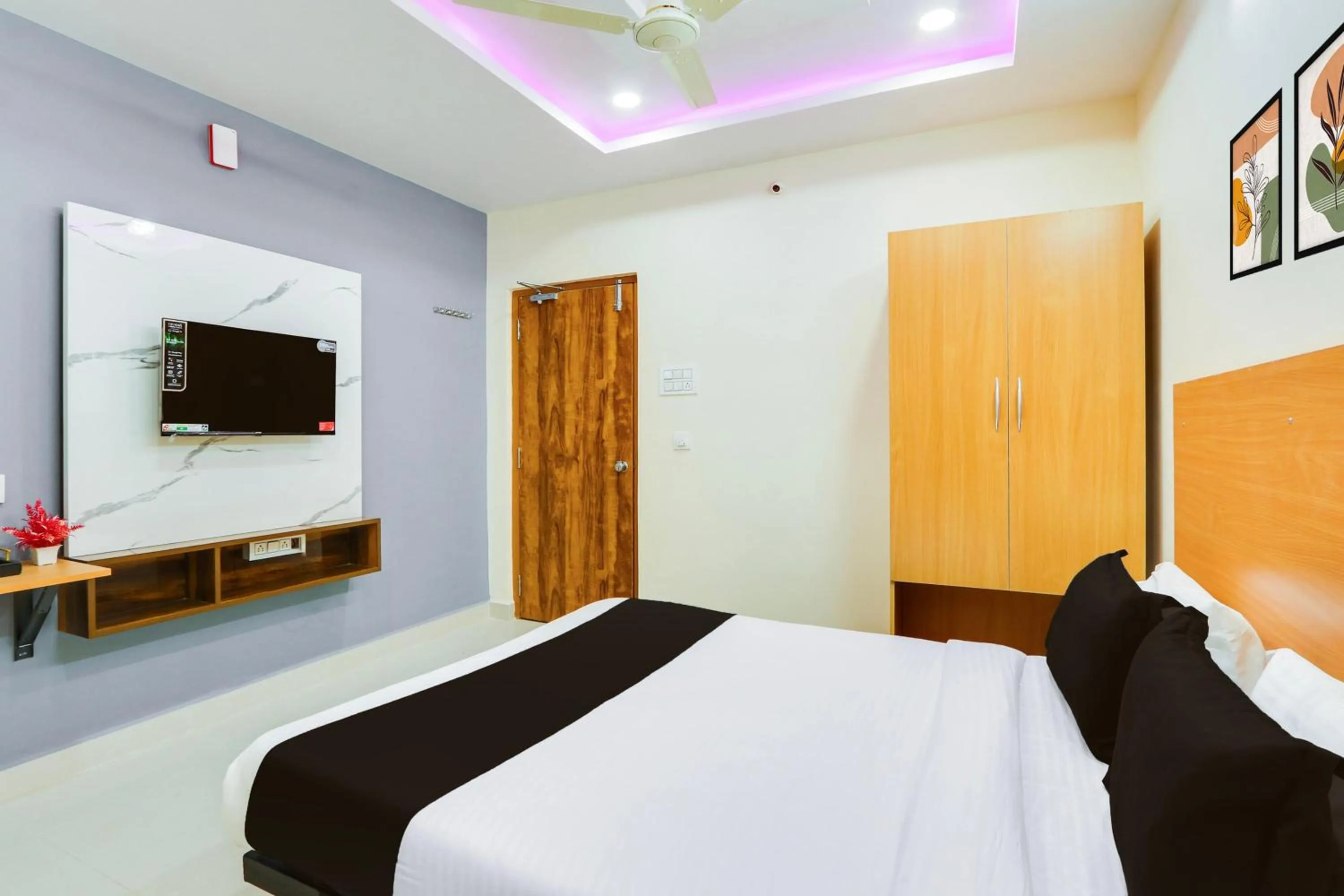 Bedroom, Bed in Super Townhouse Gachibowli Near Sky View