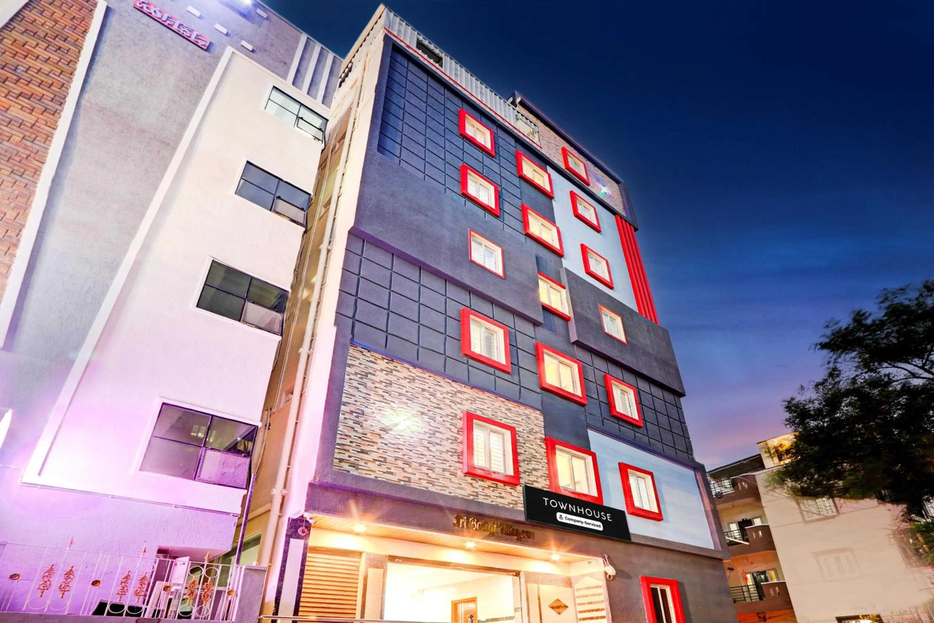 Facade/entrance in Super Townhouse Gachibowli Near Sky View