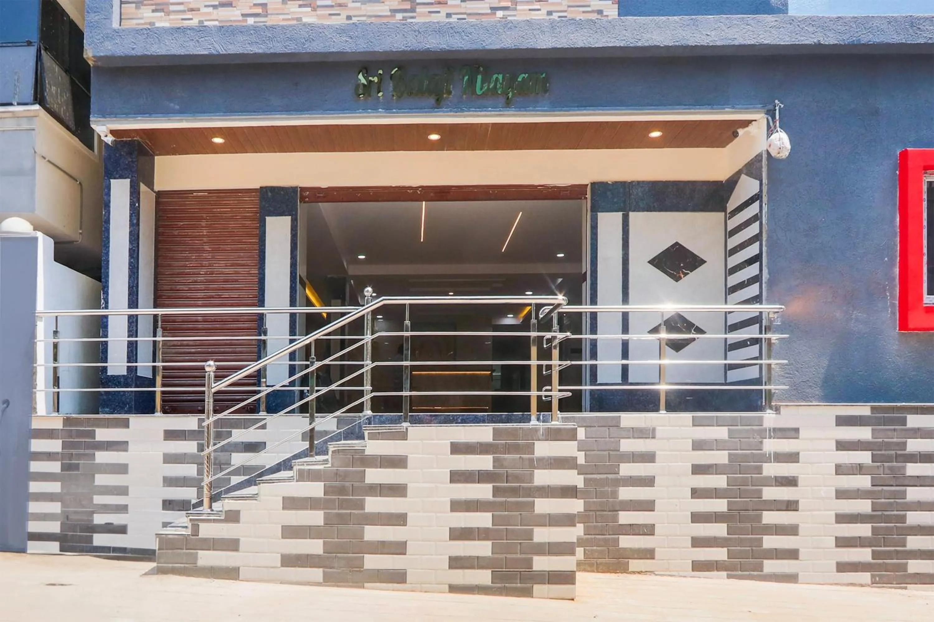 Facade/entrance in Super Townhouse Gachibowli Near Sky View