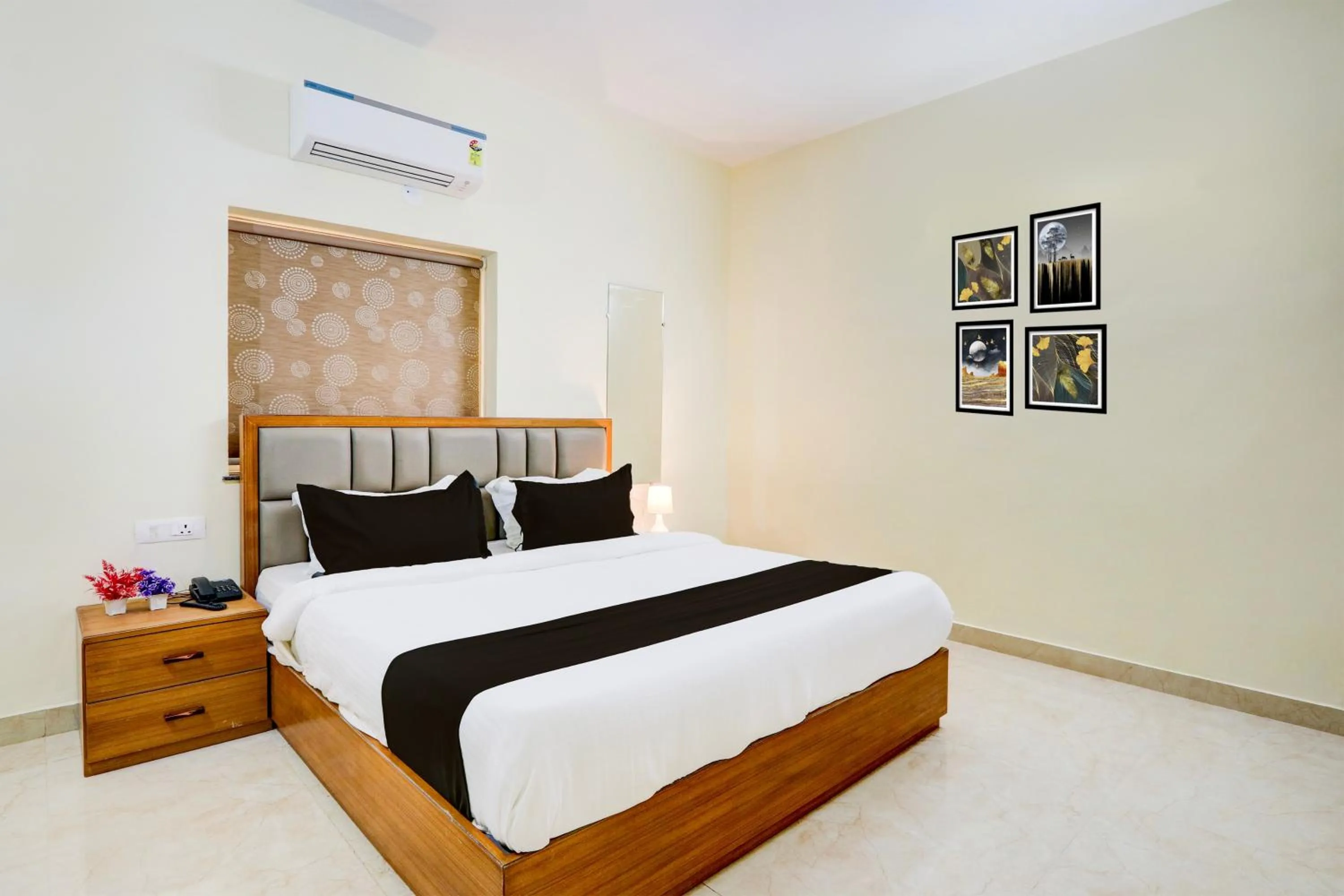 Bedroom, Bed in Townhouse Nirvana Elite