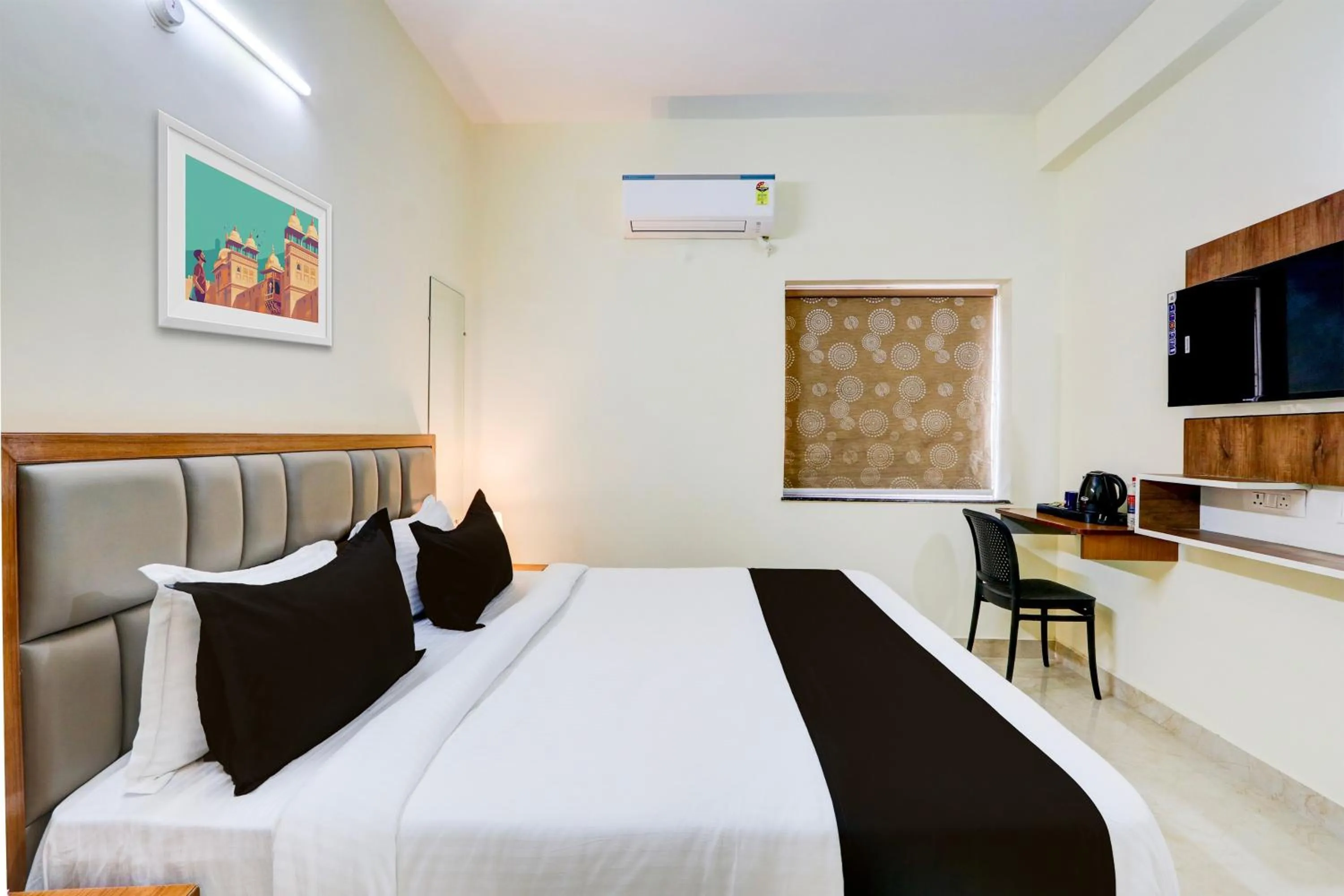 Bedroom, Bed in Townhouse Nirvana Elite