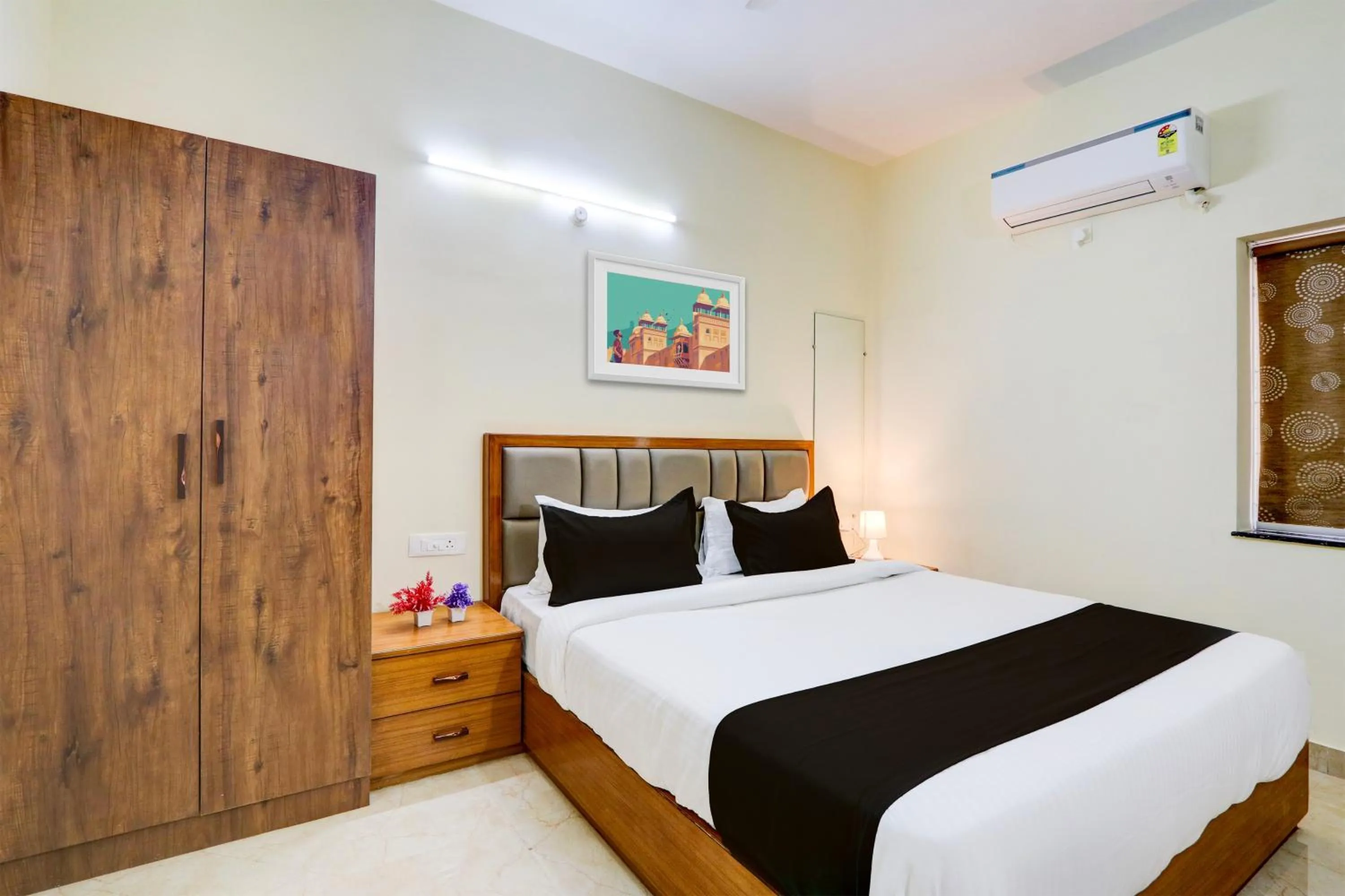 Bedroom, Bed in Townhouse Nirvana Elite