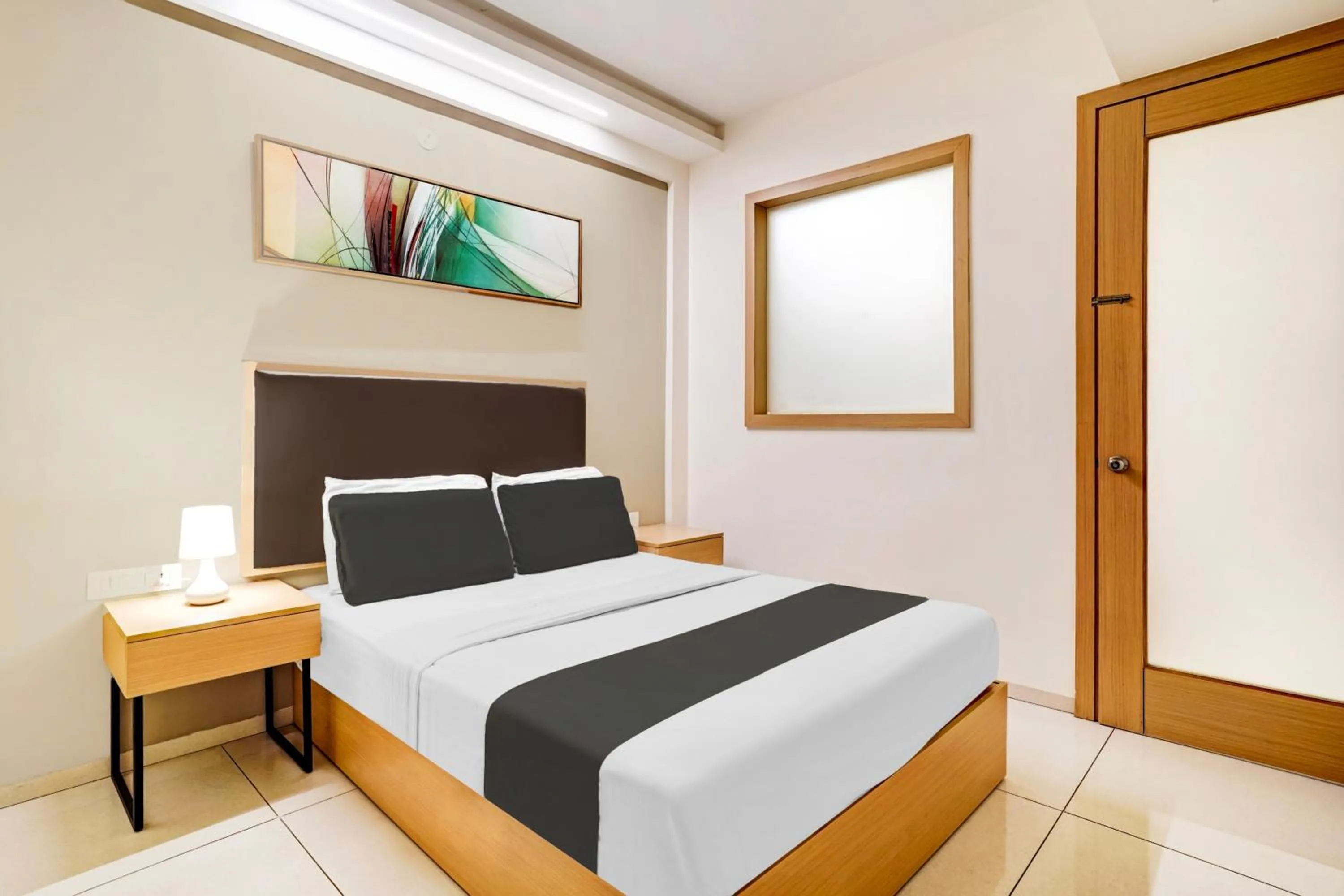 Bedroom, Bed in Super Collection O Metro Park Opposite Kalasipalya Bus stand