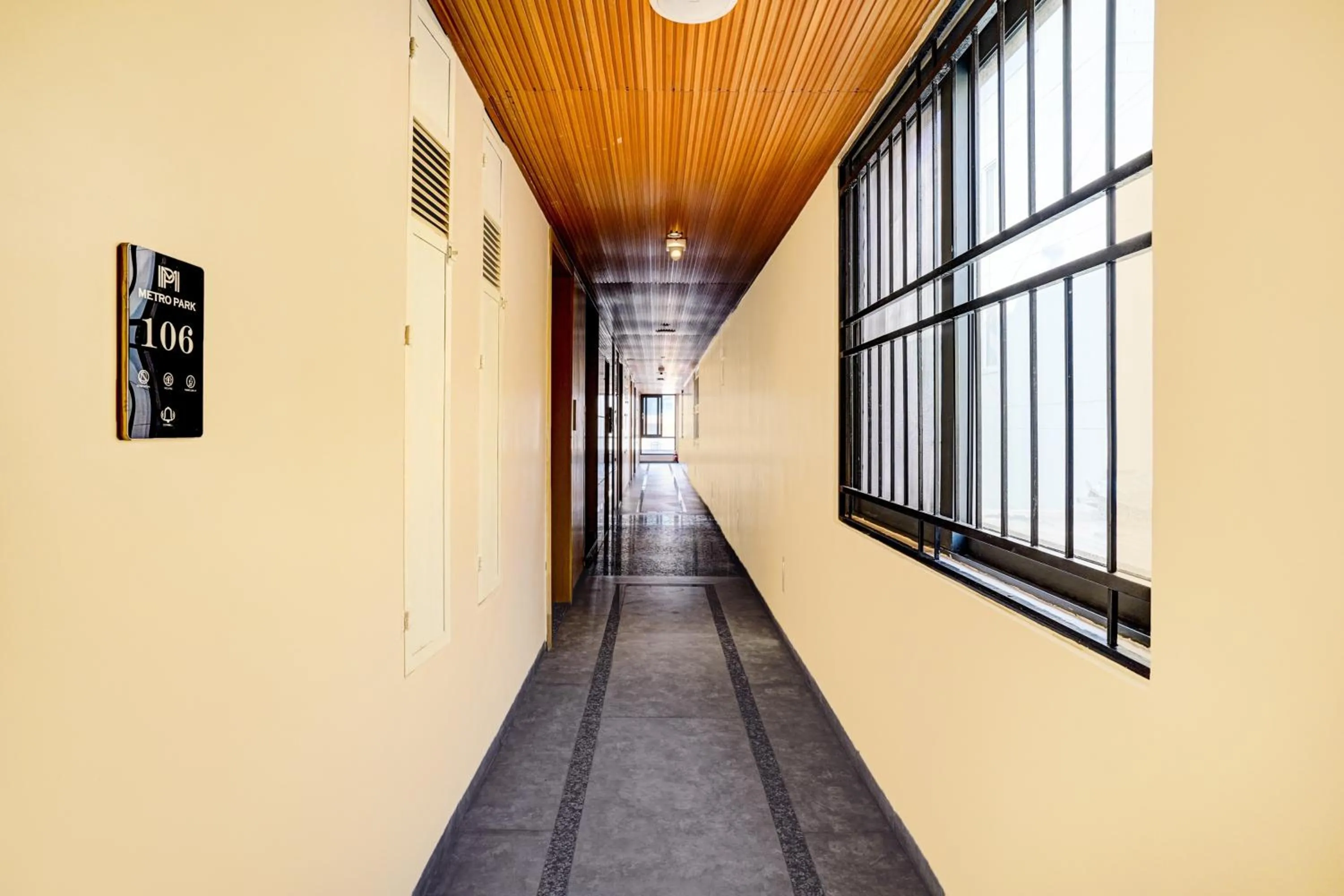 Lobby or reception in Super Collection O Metro Park Opposite Kalasipalya Bus stand