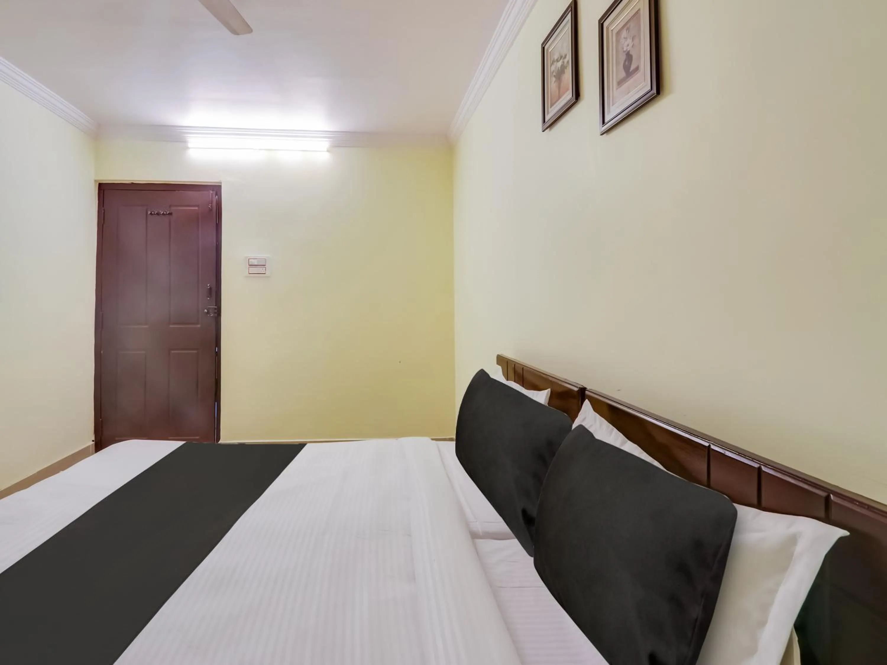 Bedroom, Bed in Super Hotel O SS ELITE