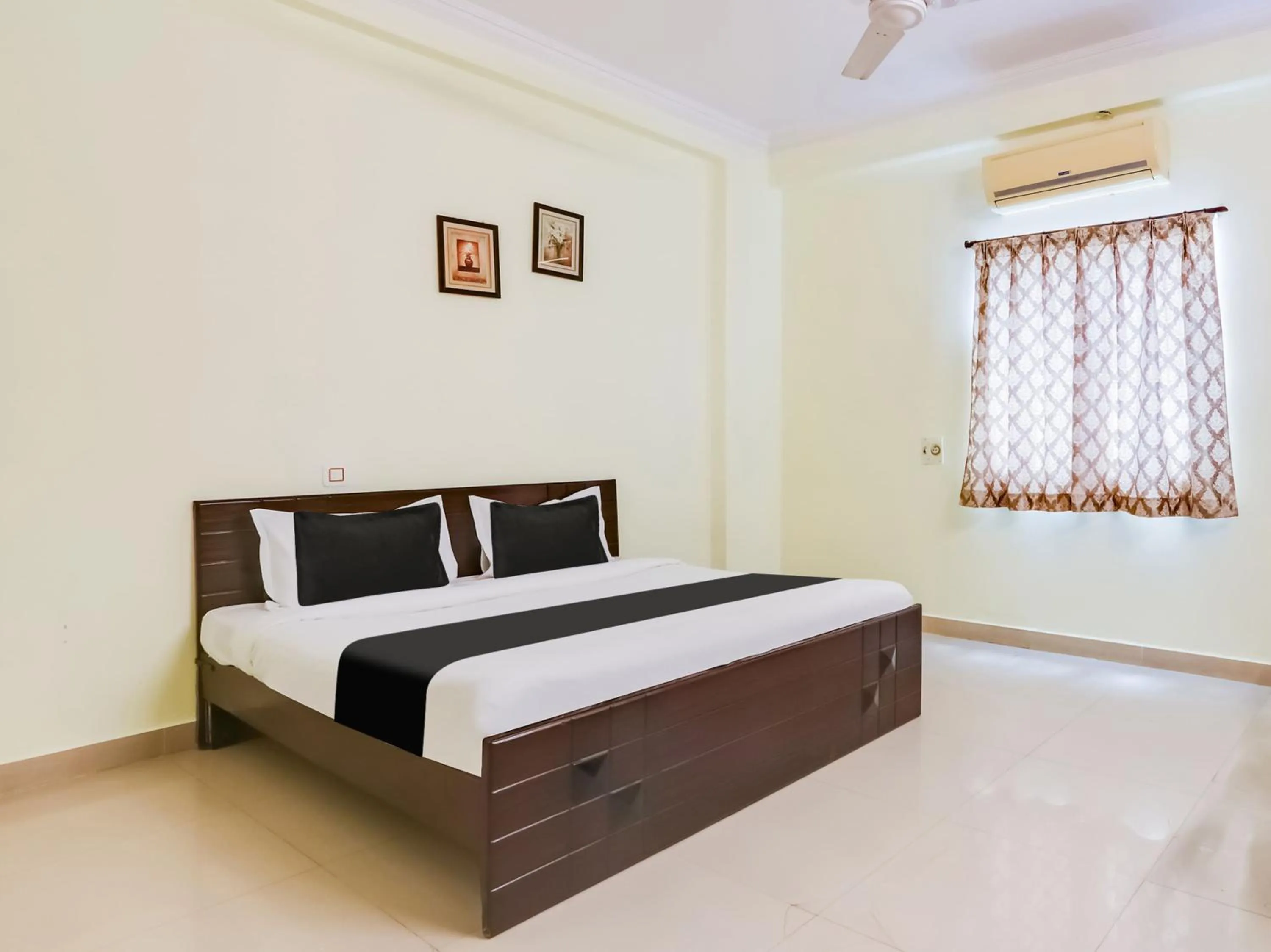 Bedroom, Bed in Super Hotel O SS ELITE