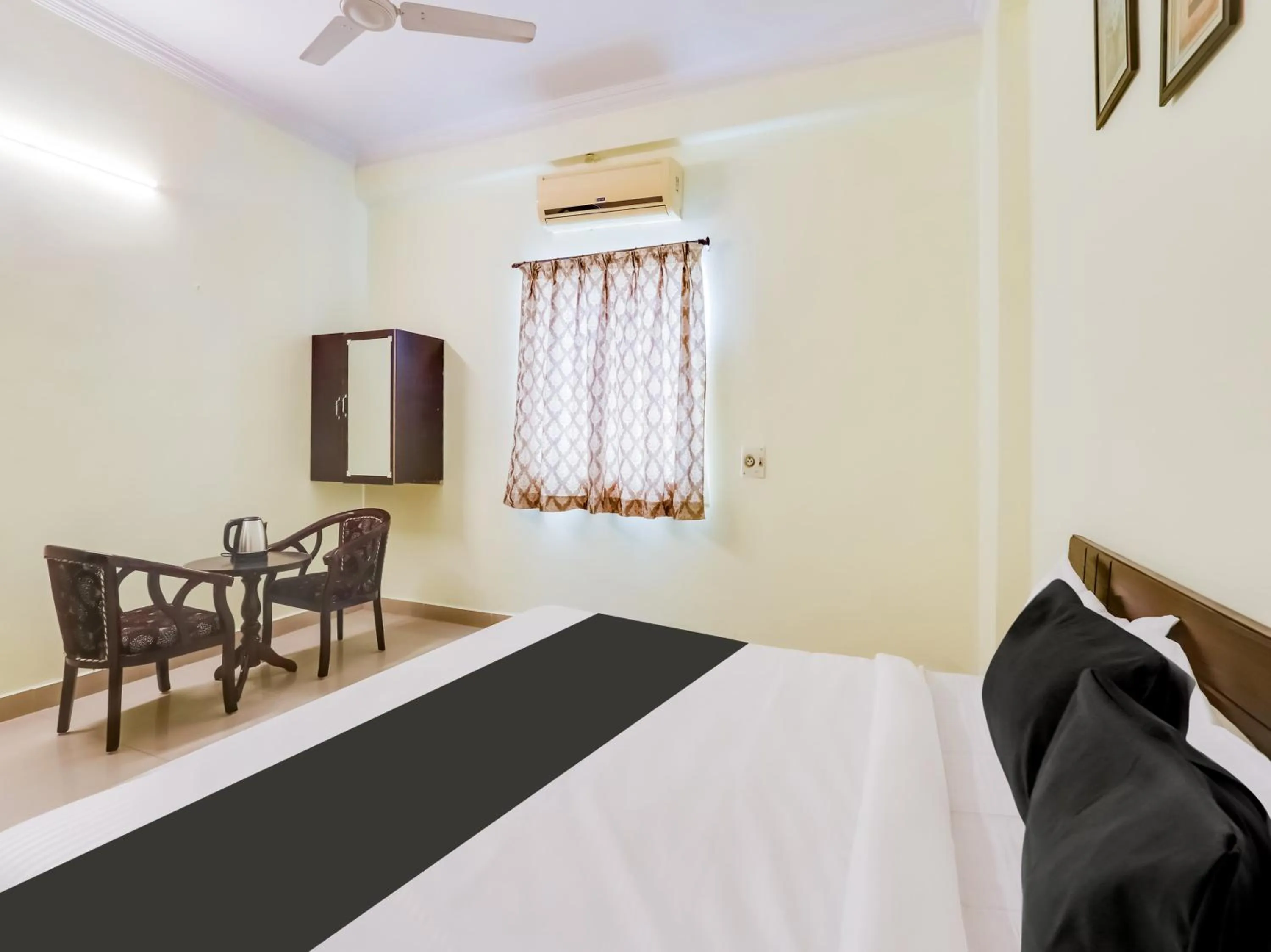 Bedroom, Bed in Super Hotel O SS ELITE