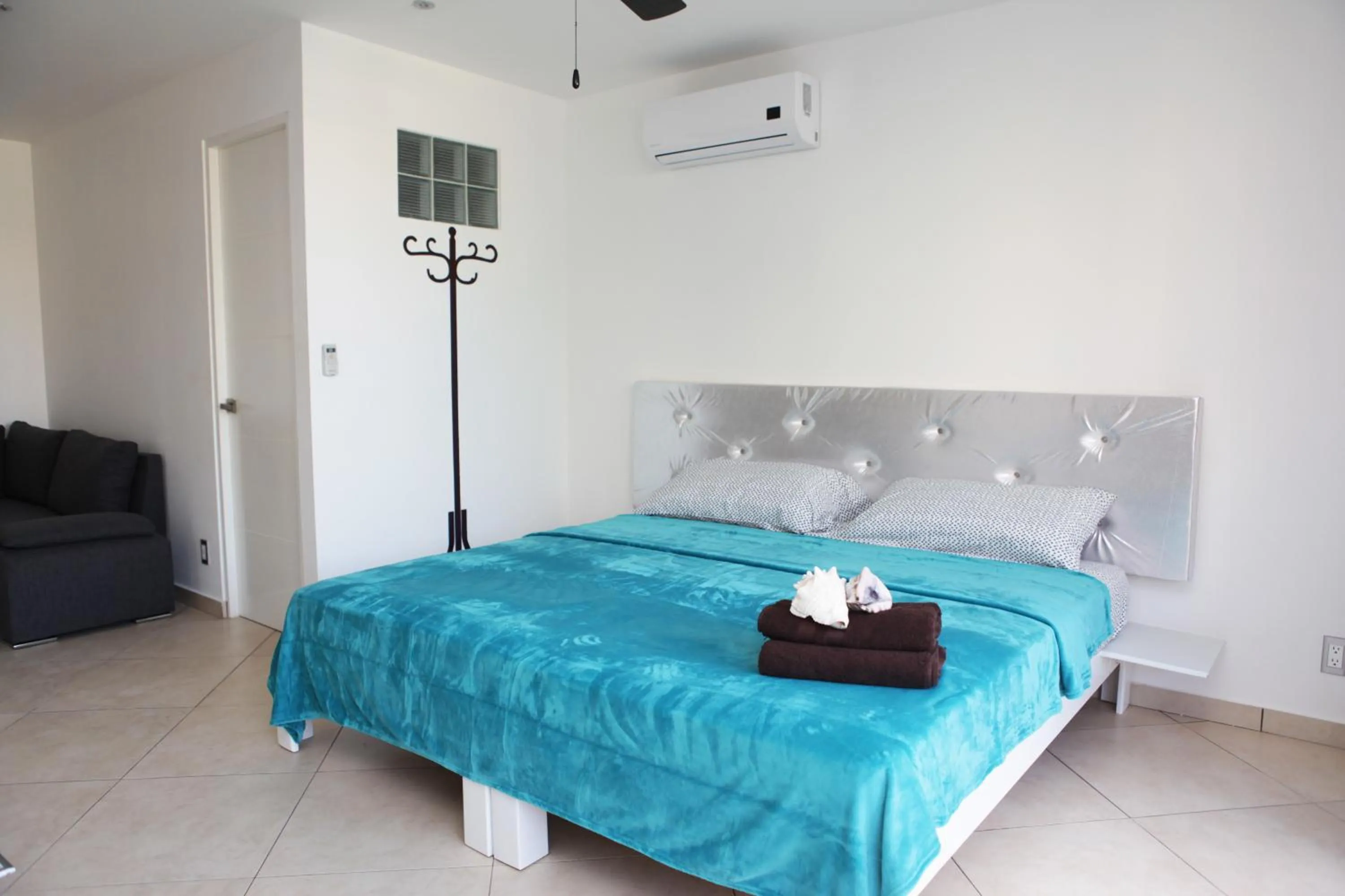 Bedroom, Bed in Iris Studios & Apartments