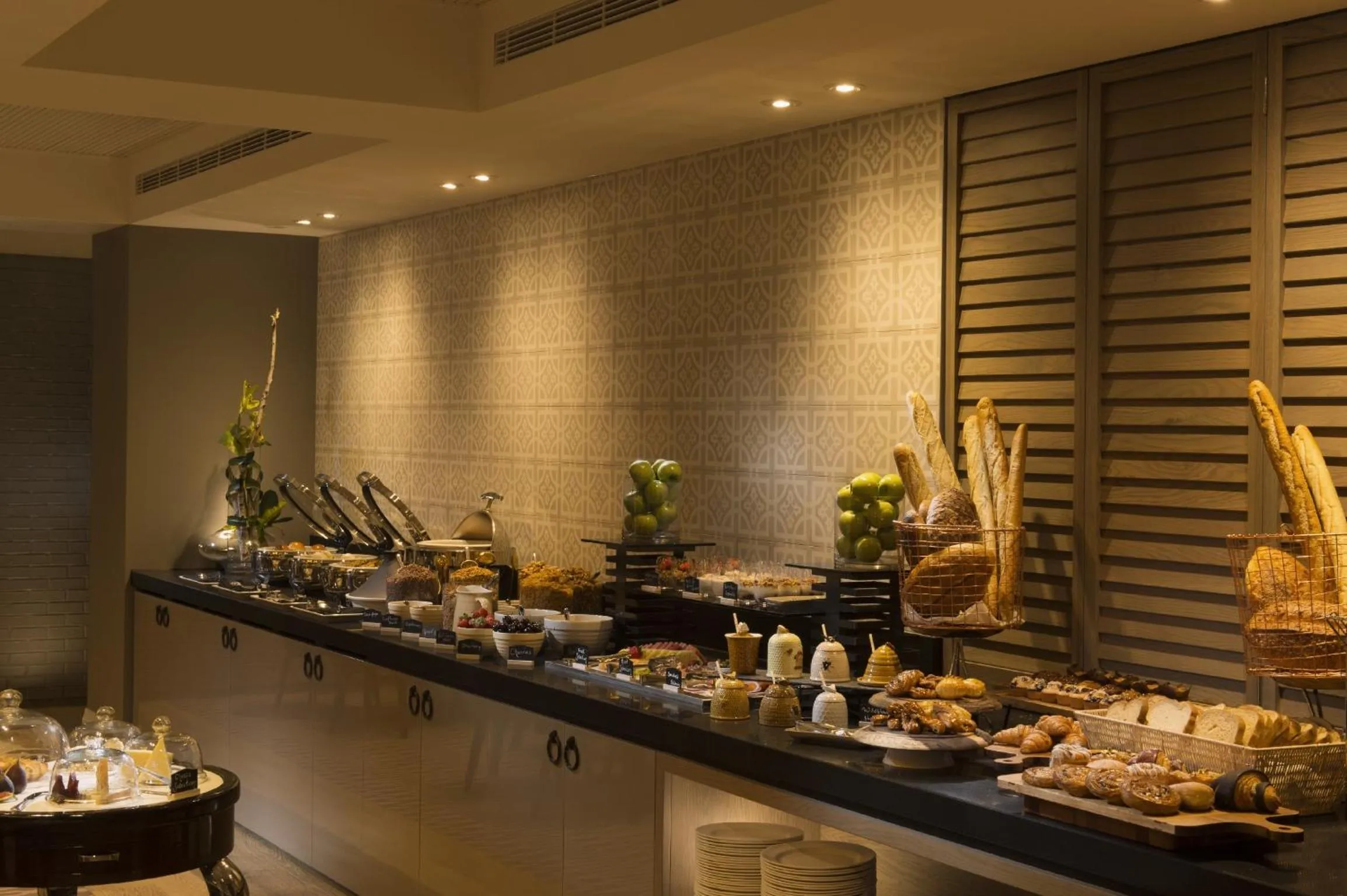 Restaurant/places to eat in Mayfair Hotel Adelaide by IHG