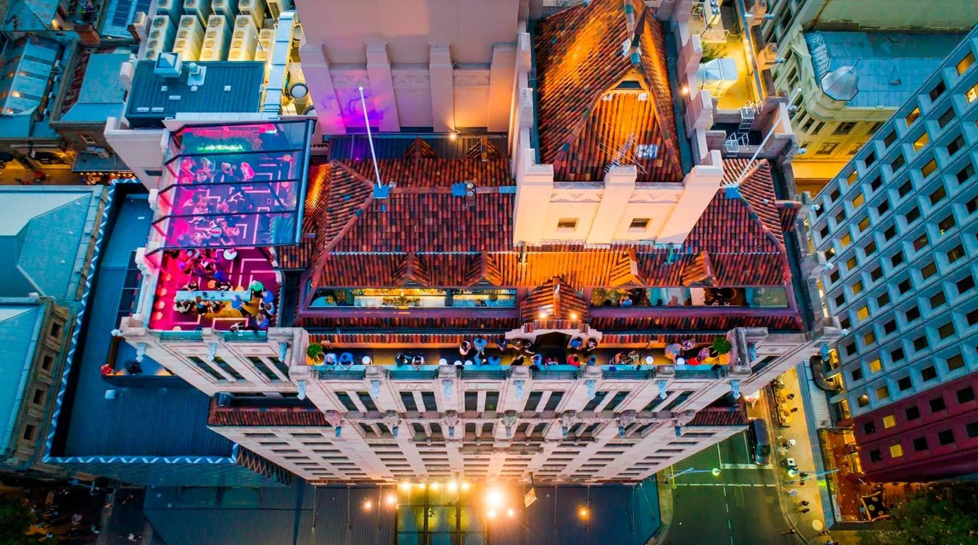 Lounge or bar in Mayfair Hotel Adelaide by IHG