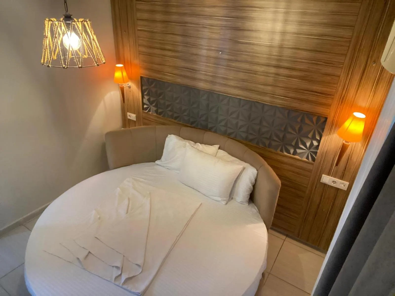 Photo of the whole room, Bed in Royal Ezel Hotel