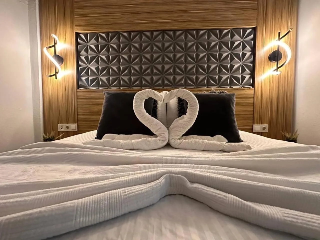 Photo of the whole room, Bed in Royal Ezel Hotel