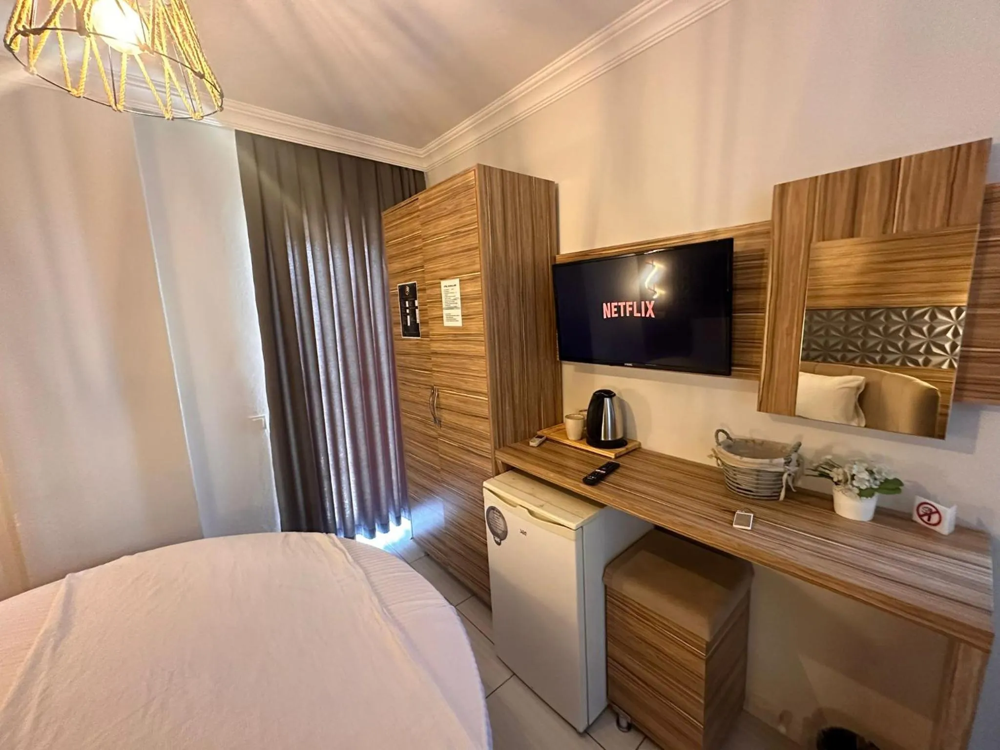 TV and multimedia, Bed in Royal Ezel Hotel