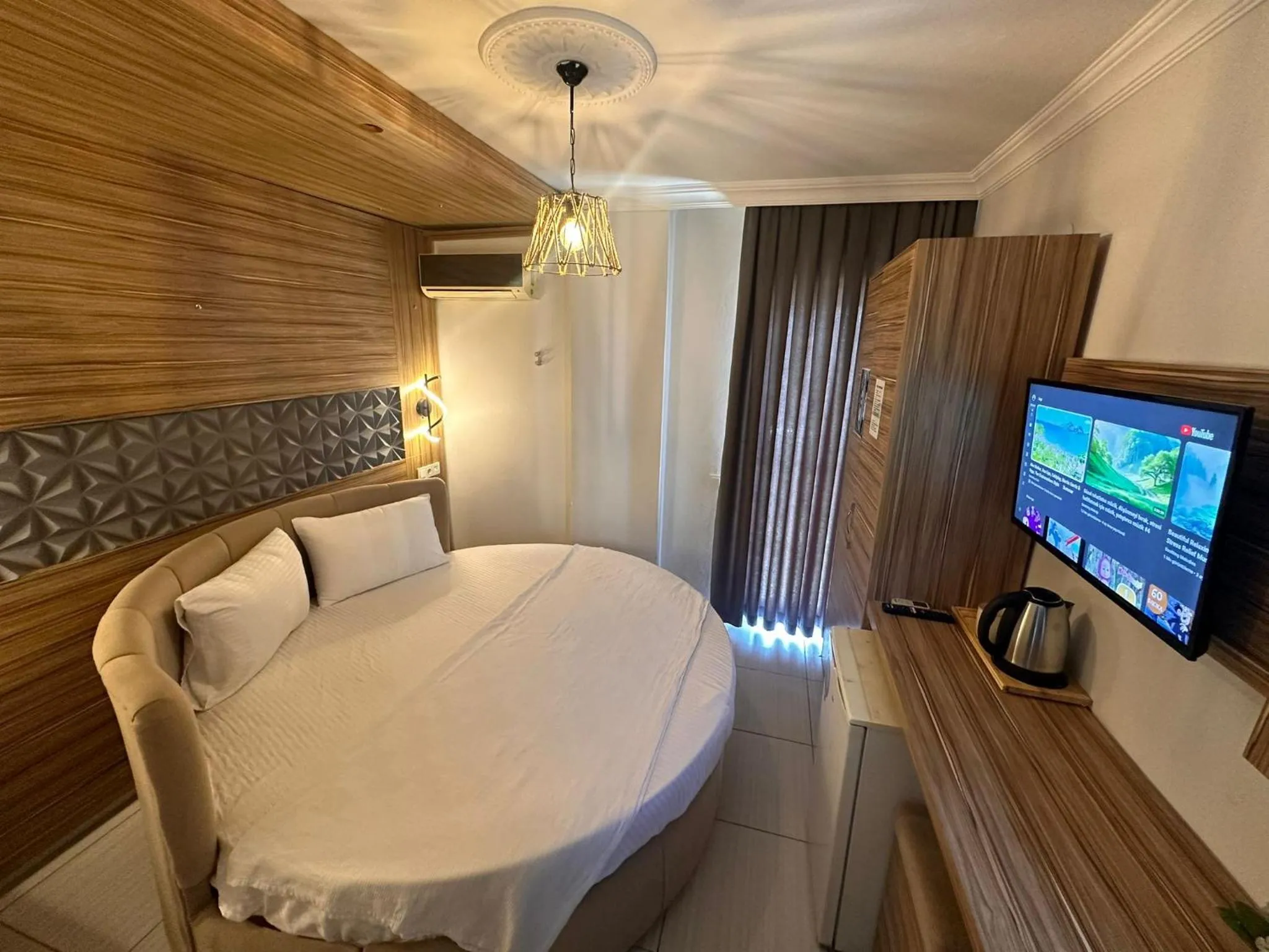 Photo of the whole room, Bed in Royal Ezel Hotel