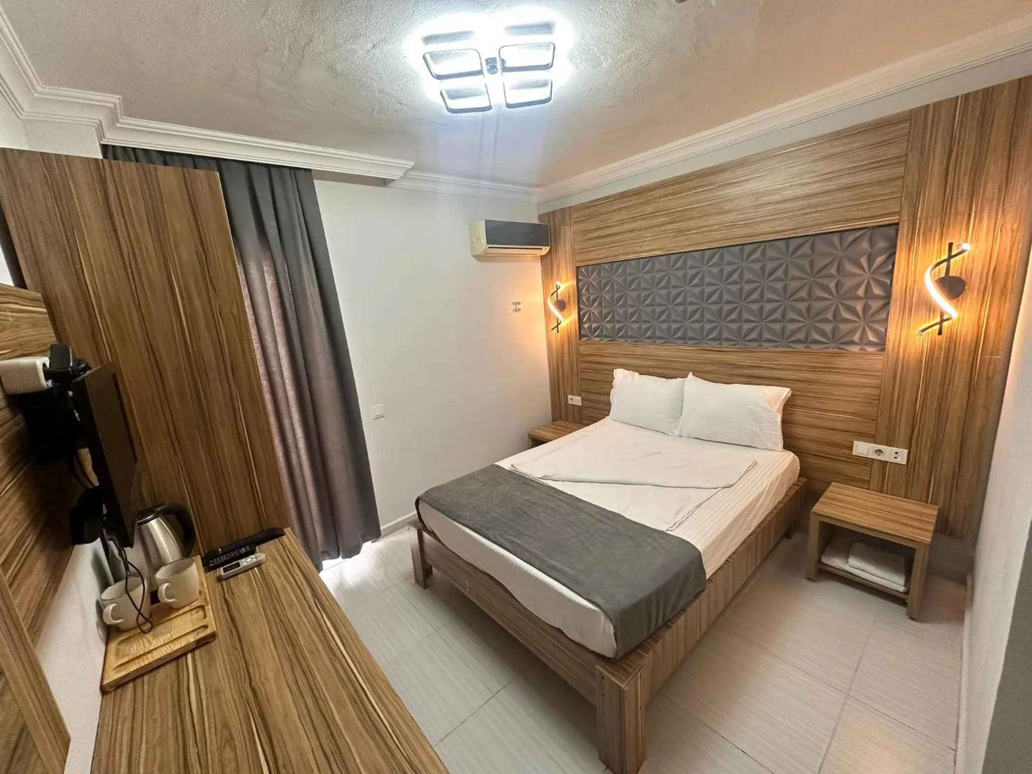 Photo of the whole room, Bed in Royal Ezel Hotel