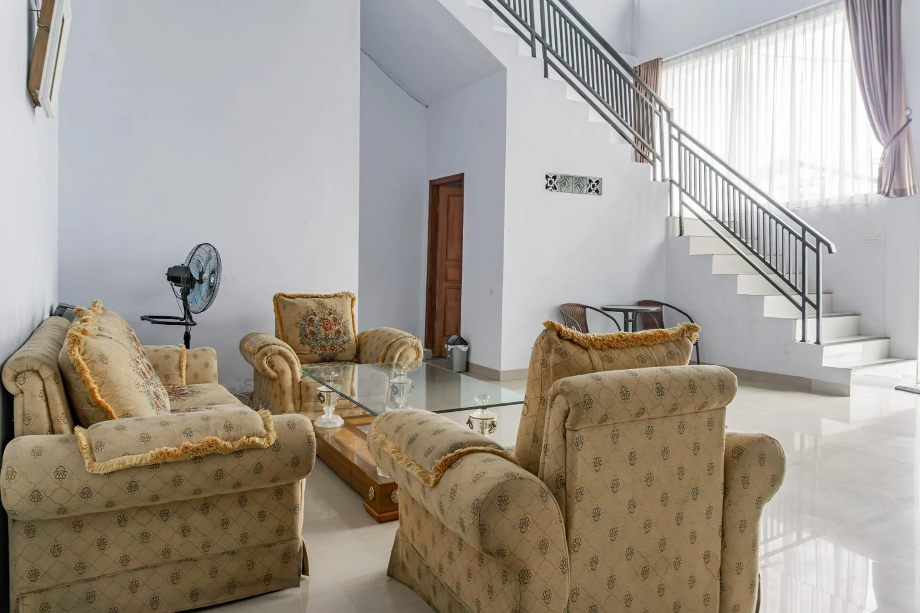 Lobby or reception in OYO 93812 Tebing Vieatnam