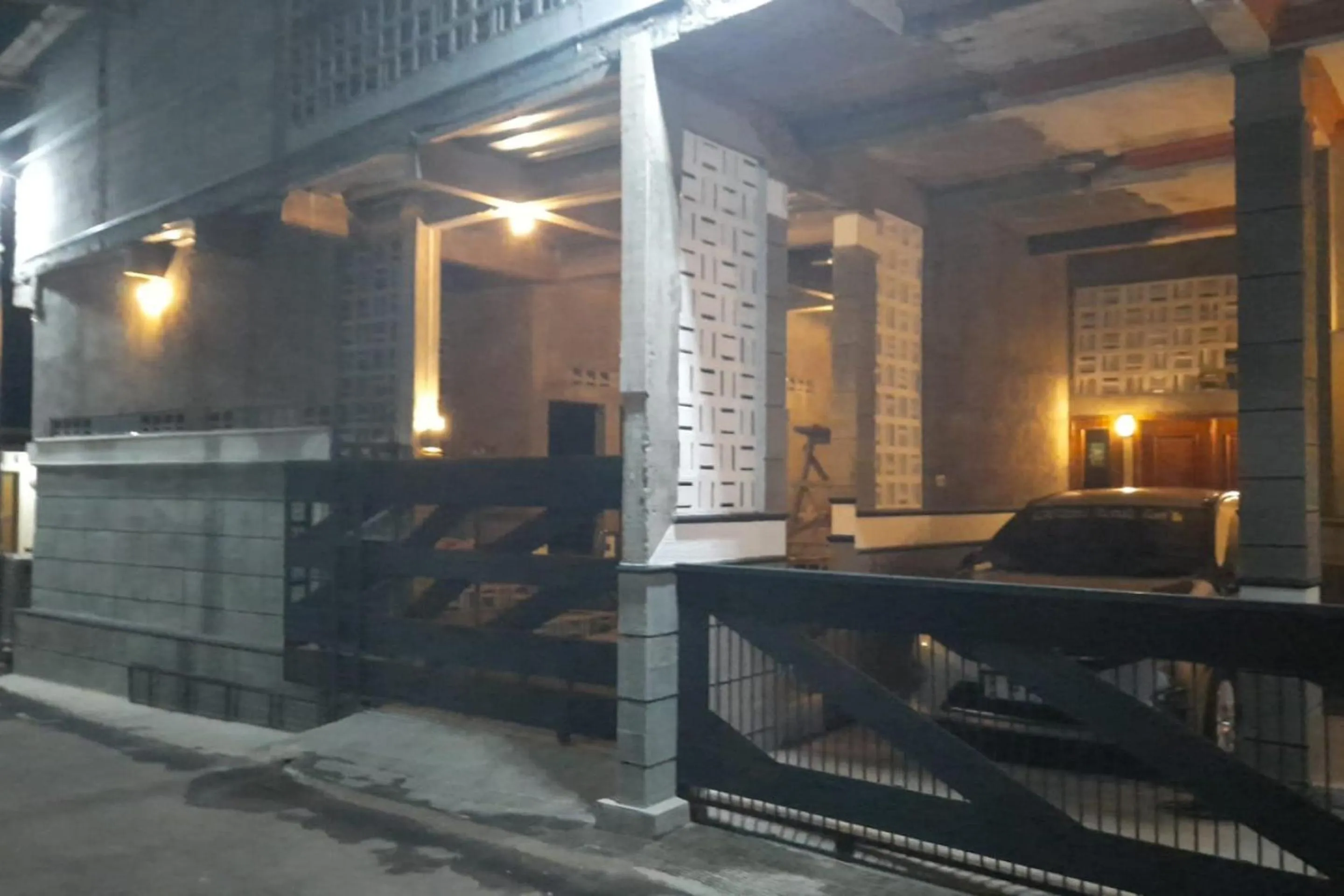 Facade/entrance in Hotel O Chimi Rumah Kost