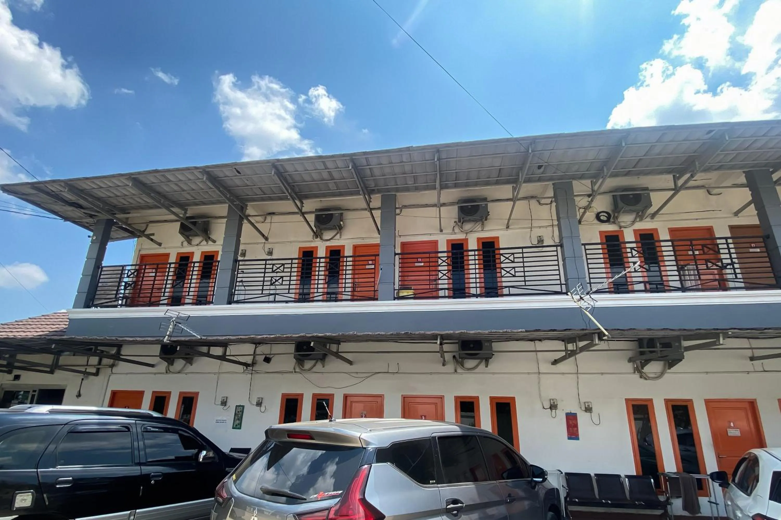 Facade/entrance in Wisma Al-Araf Syariah Mitra RedDoorz Palembang