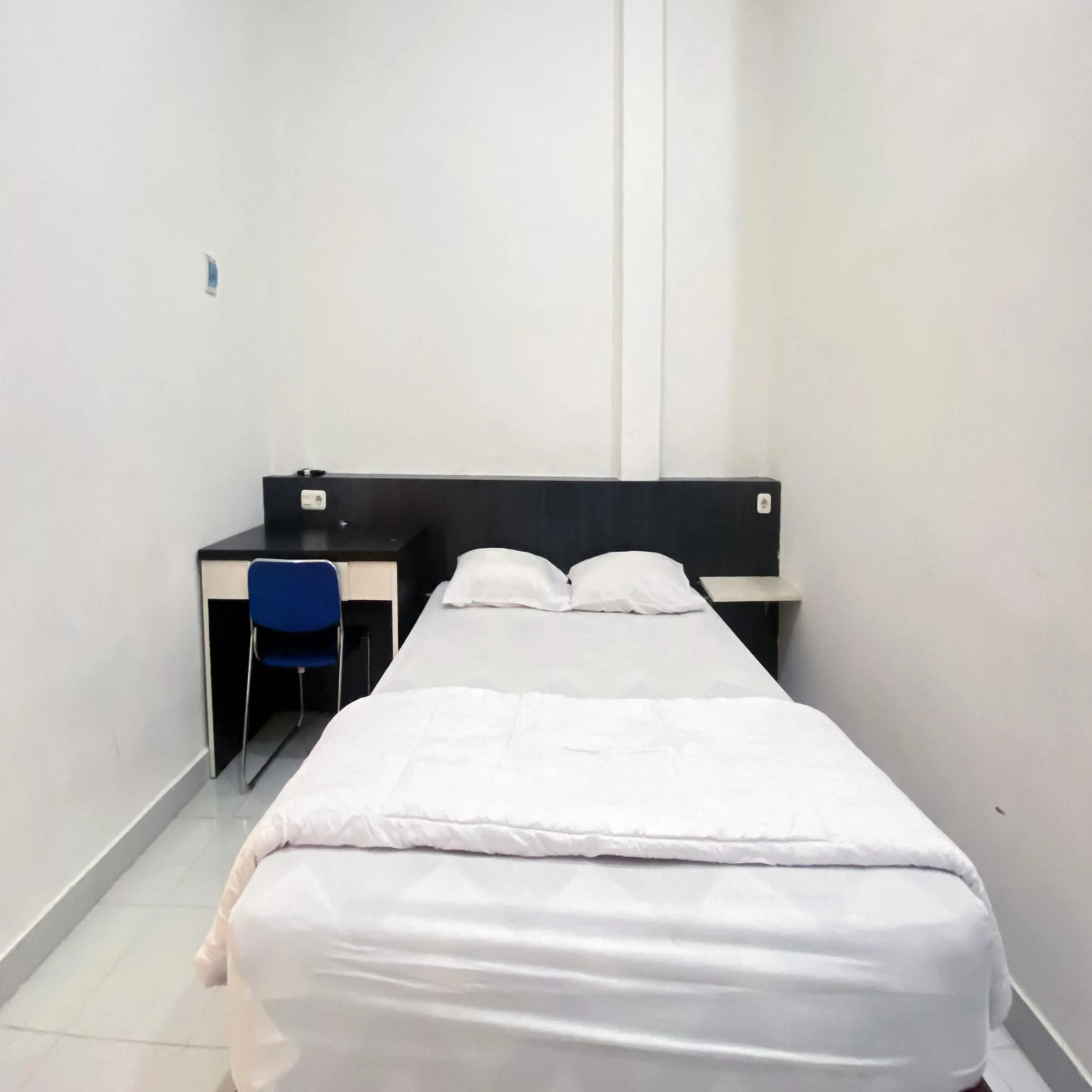 Bedroom, Bed in Wisma Al-Araf Syariah Mitra RedDoorz Palembang