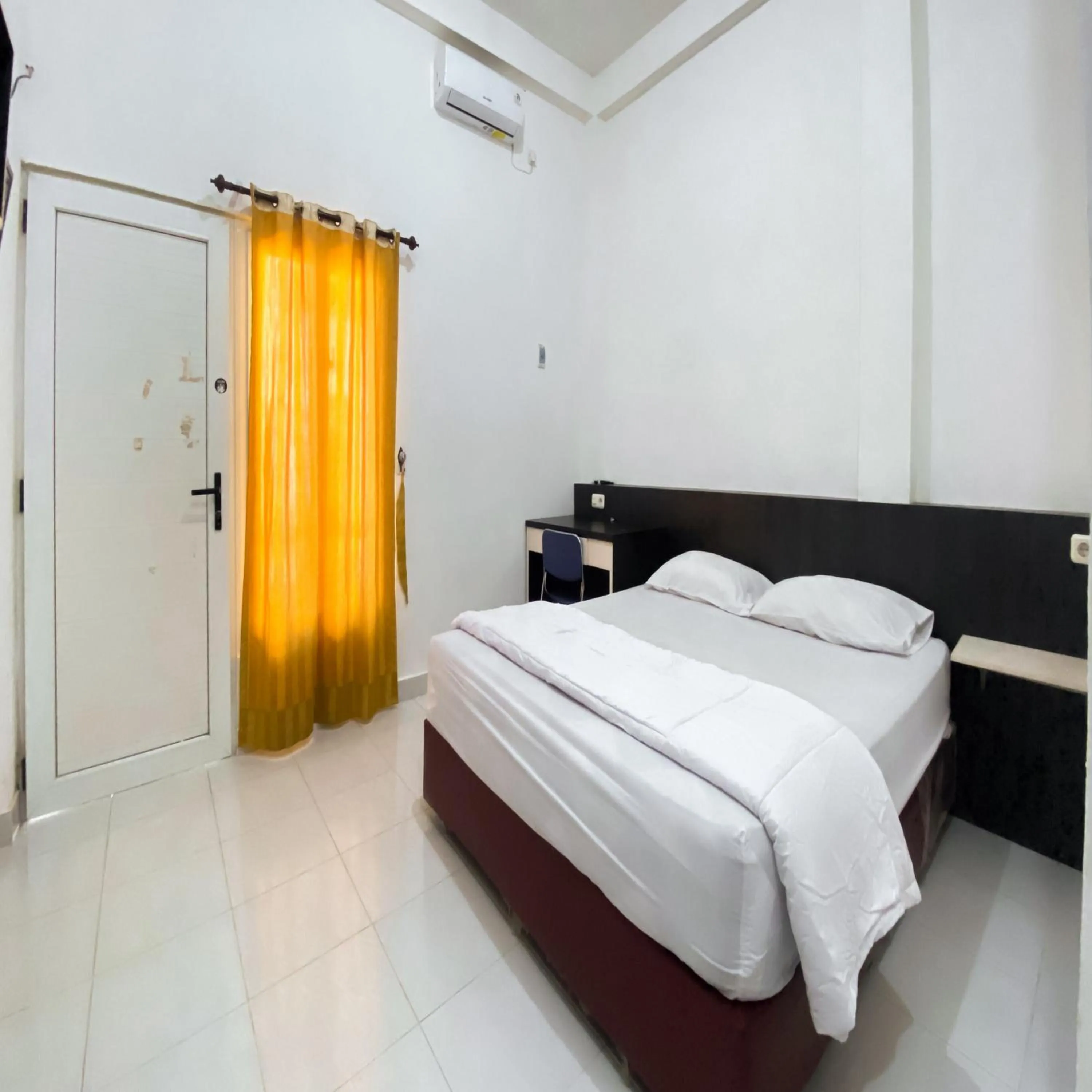 Bedroom, Bed in Wisma Al-Araf Syariah Mitra RedDoorz Palembang