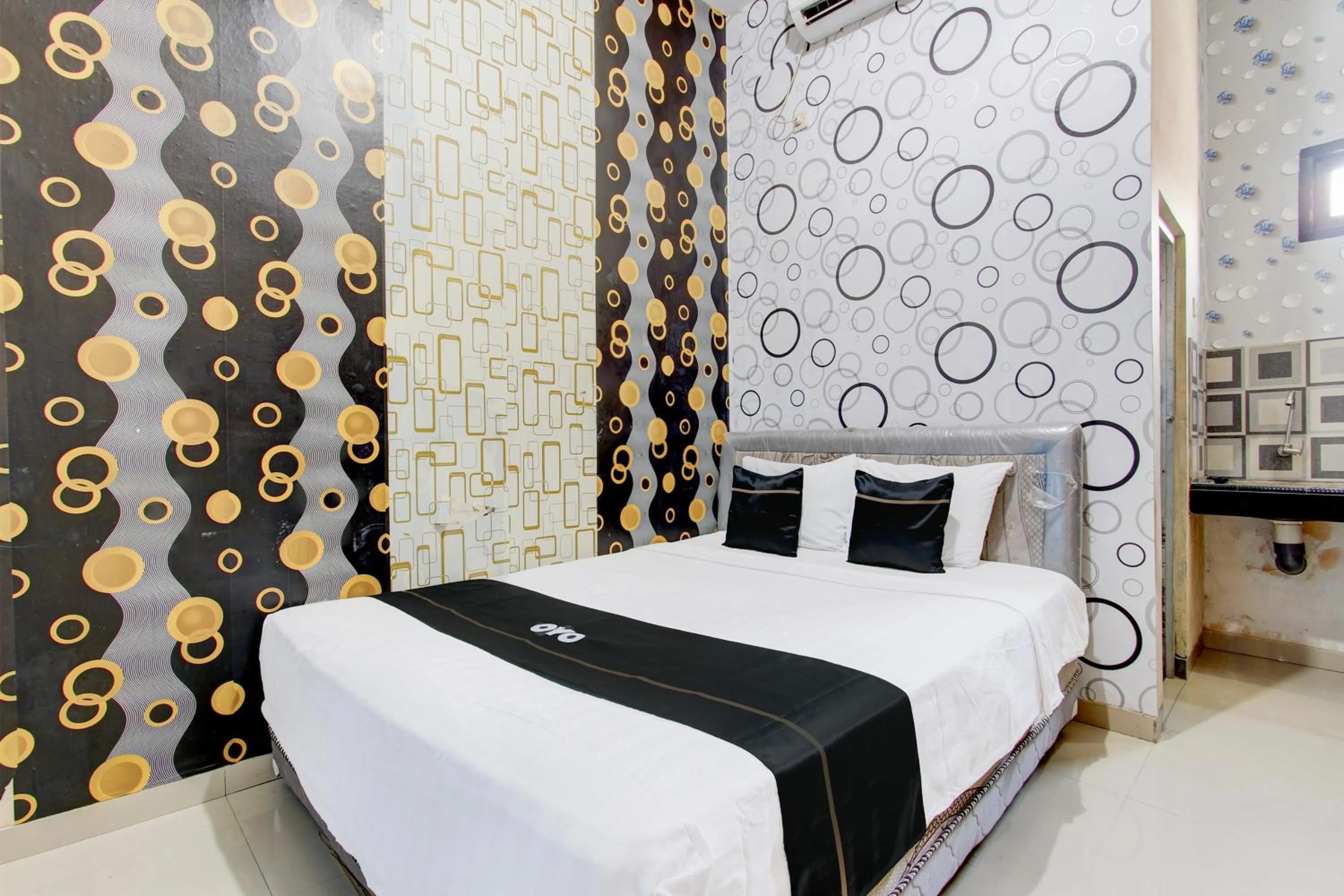 Bedroom in Capital O 93829 Alika Homestay Syariah