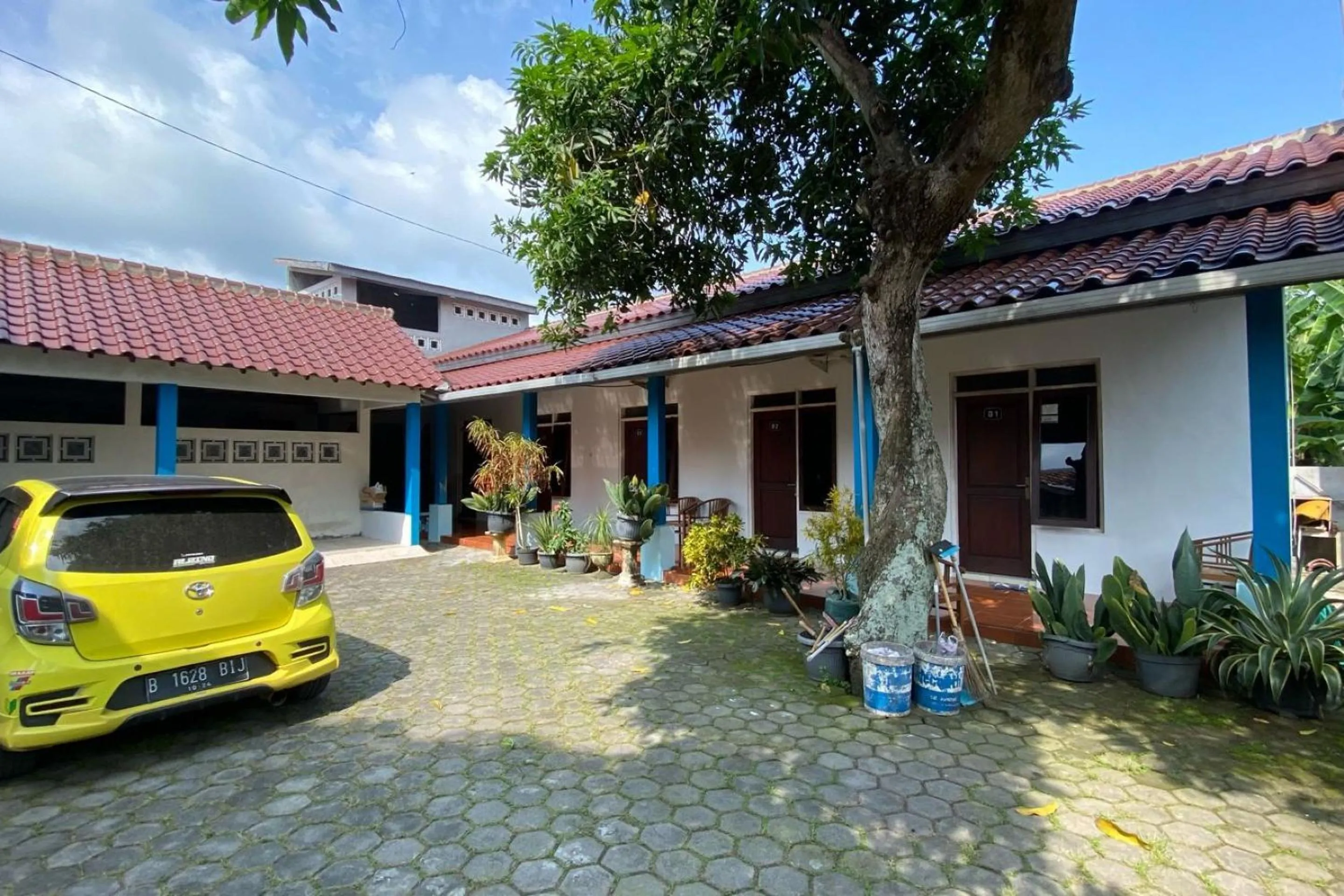 Property building in Hotel O Lies Kostel Syariah