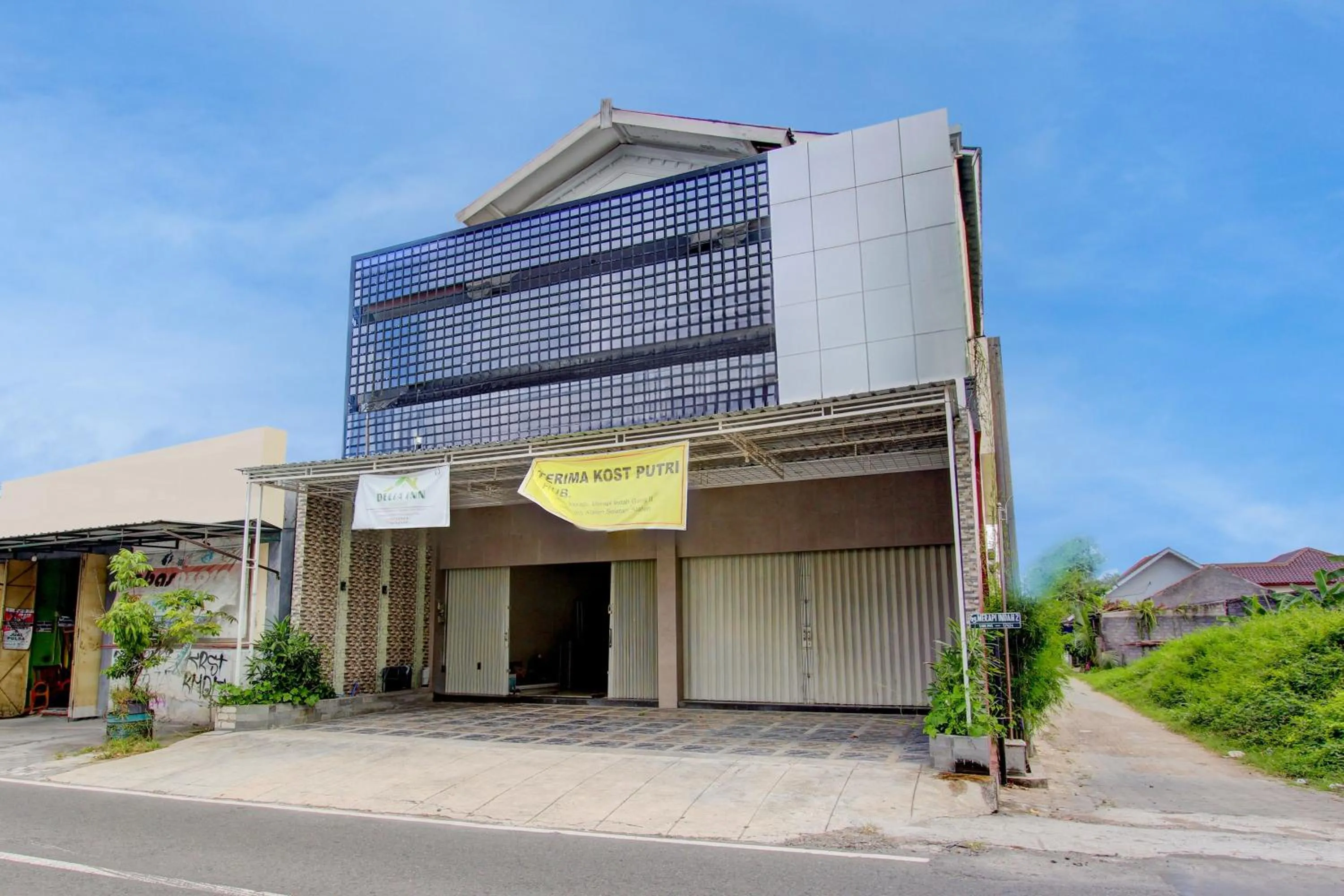 Facade/entrance in Hotel O Delia Inn Syariah