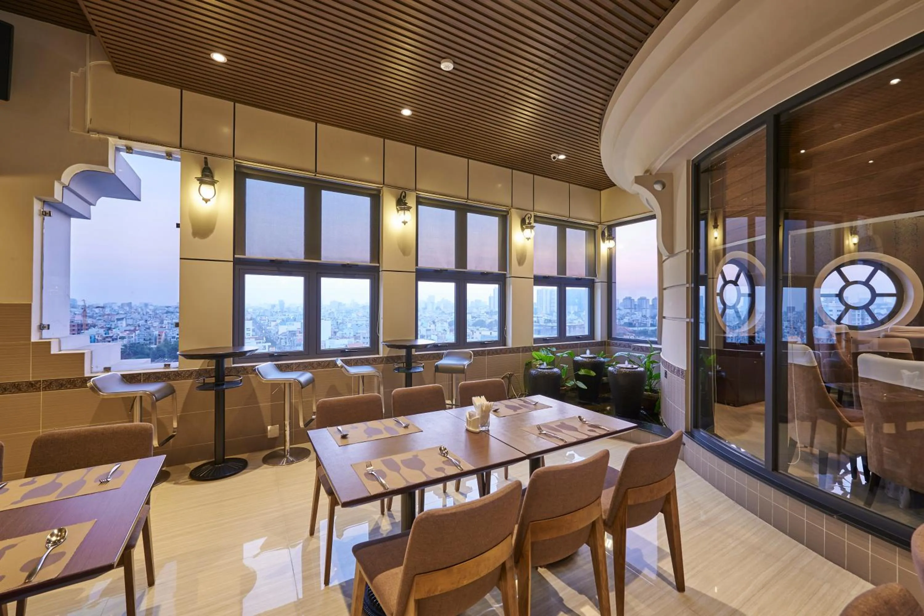 Restaurant/places to eat in Athena Hotel