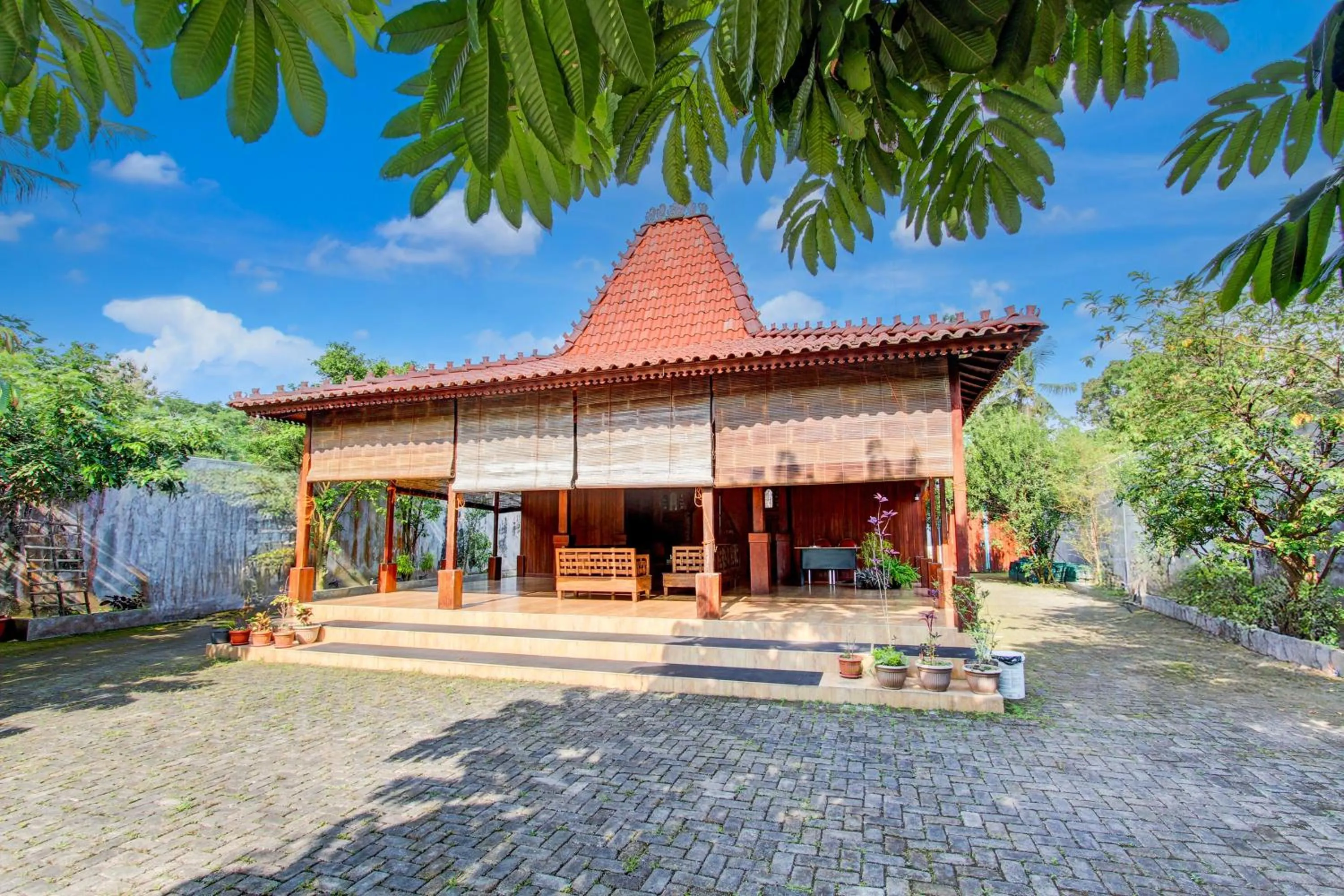 Facade/entrance in Capital O 93842 Jowo Segoro ResortNearPantai Sepanjang