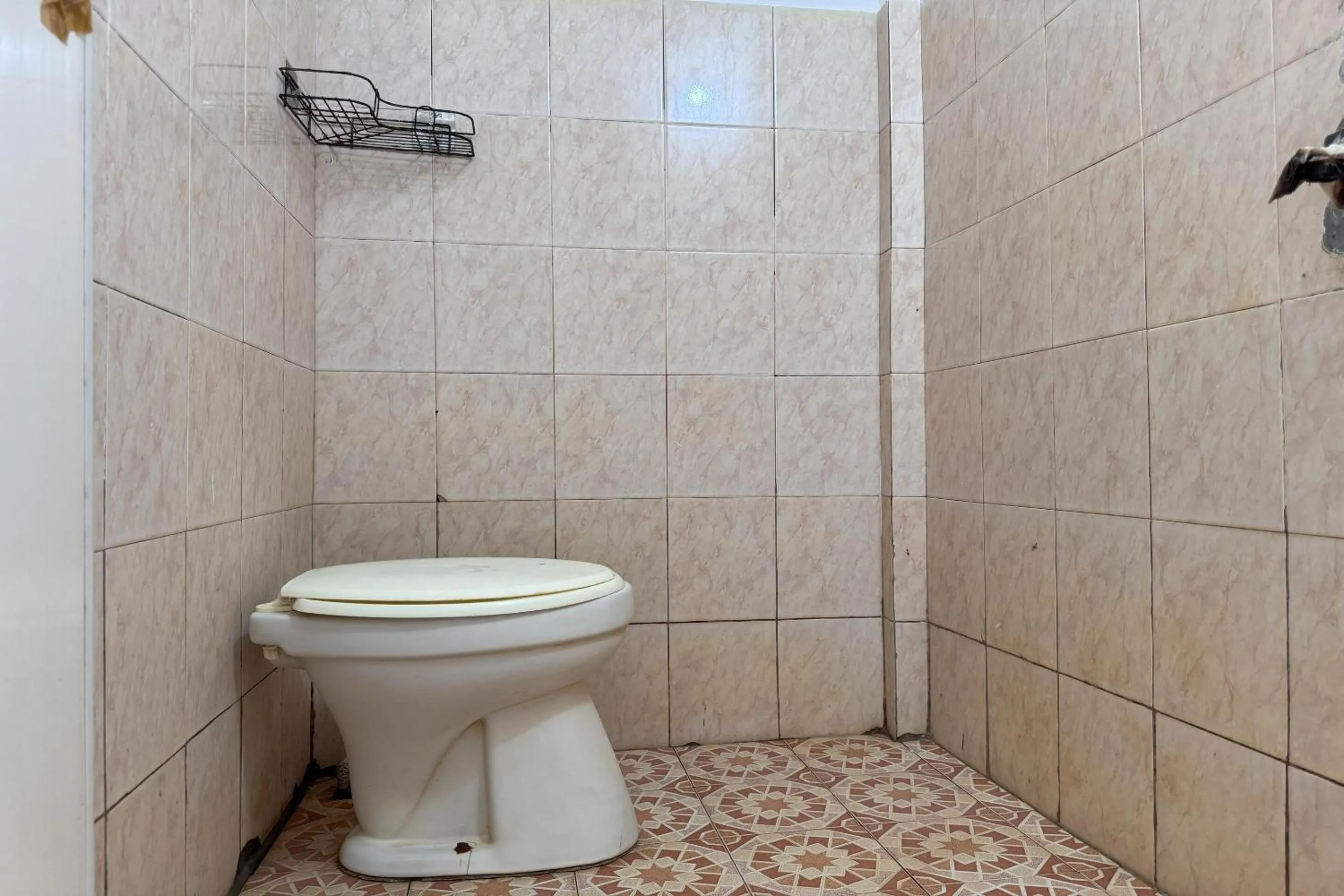 Bathroom in Hotel O Kost Reski 1 Near Pasar Rakyat Limbung