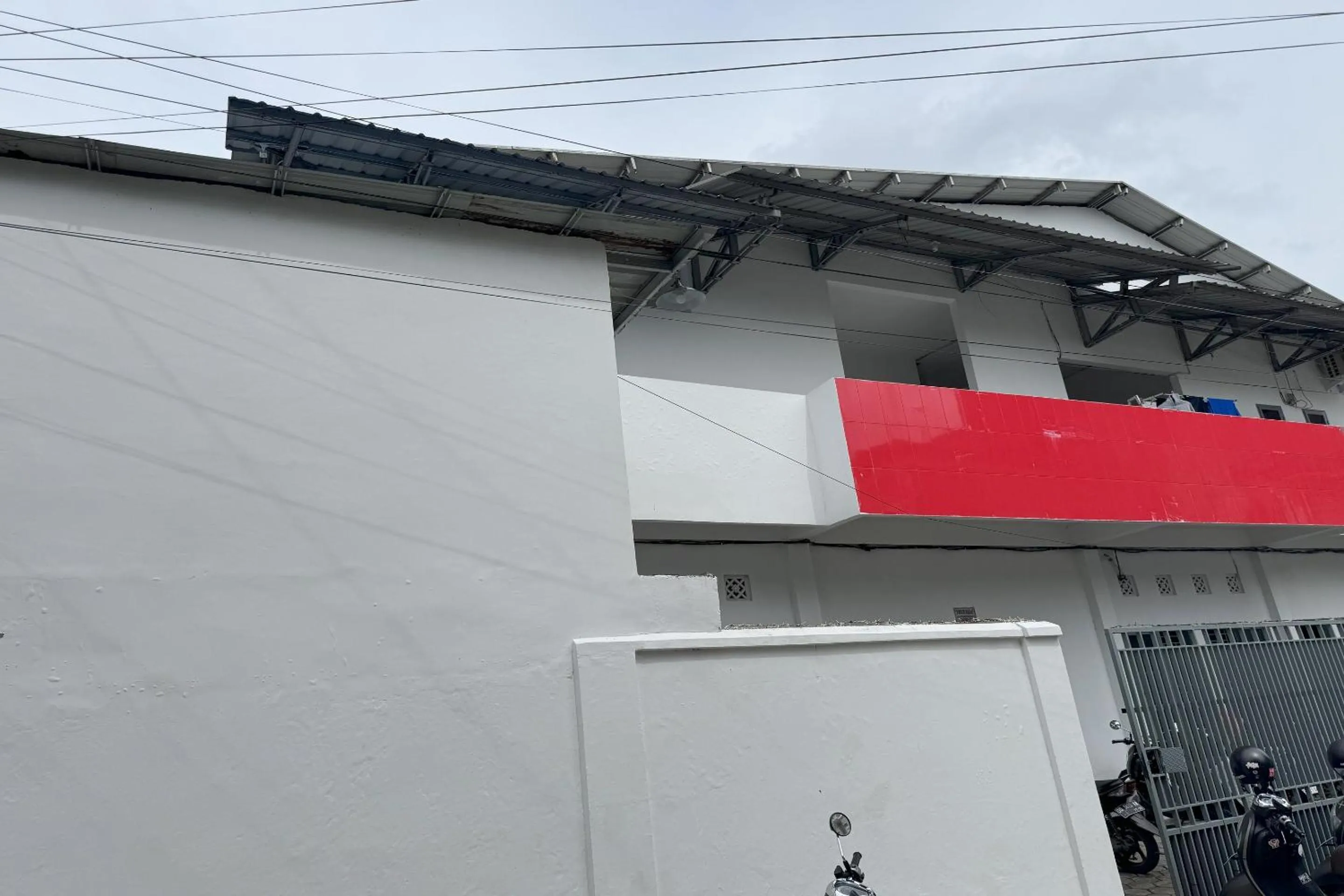 Facade/entrance in Hotel O Kost Reski 2 Near Tugu Perbatasan Takalar - Gowa