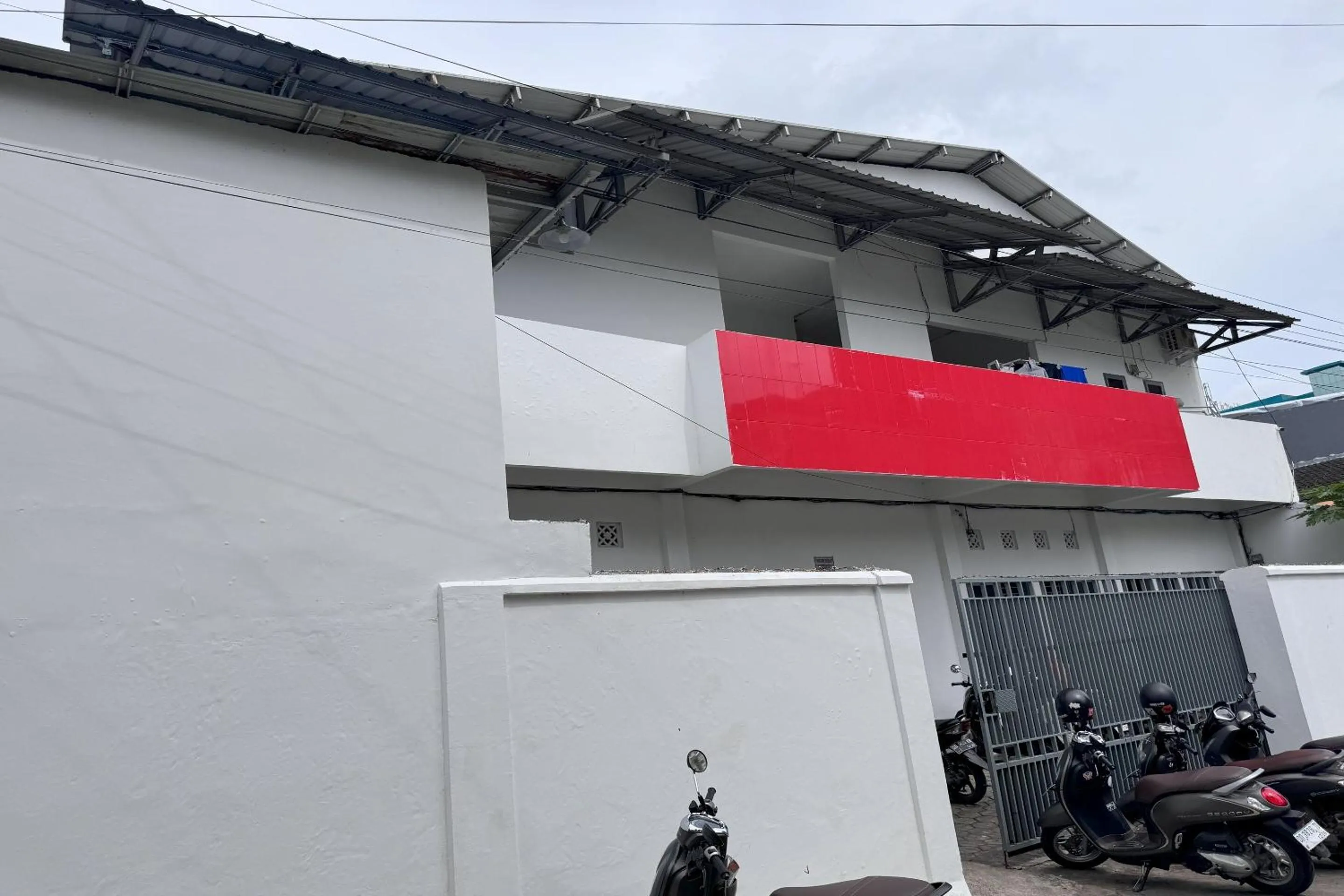 Facade/entrance in Hotel O Kost Reski 2 Near Tugu Perbatasan Takalar - Gowa