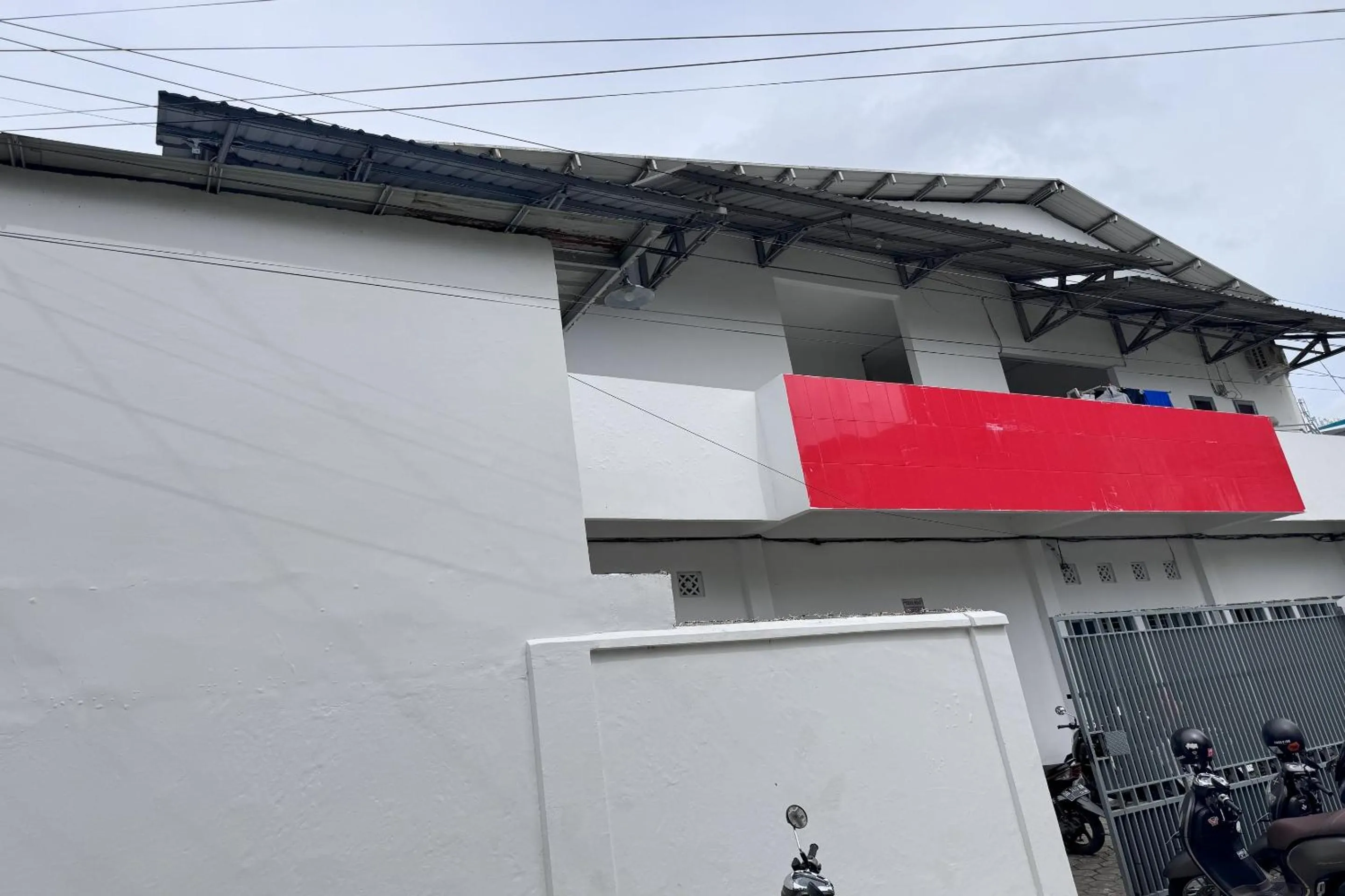 Facade/entrance in Hotel O Kost Reski 2 Near Tugu Perbatasan Takalar - Gowa