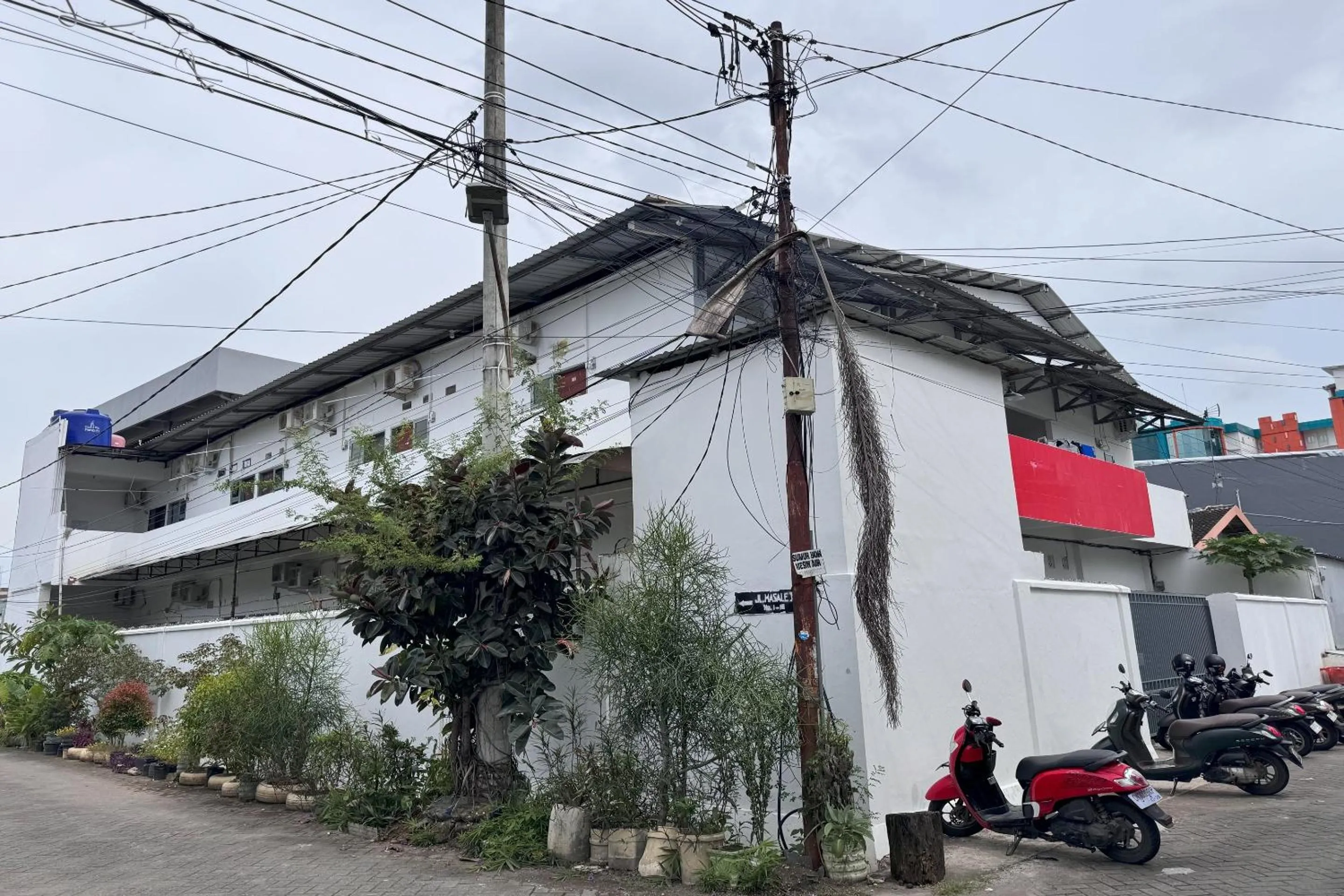 Facade/entrance in Hotel O Kost Reski 2 Near Tugu Perbatasan Takalar - Gowa