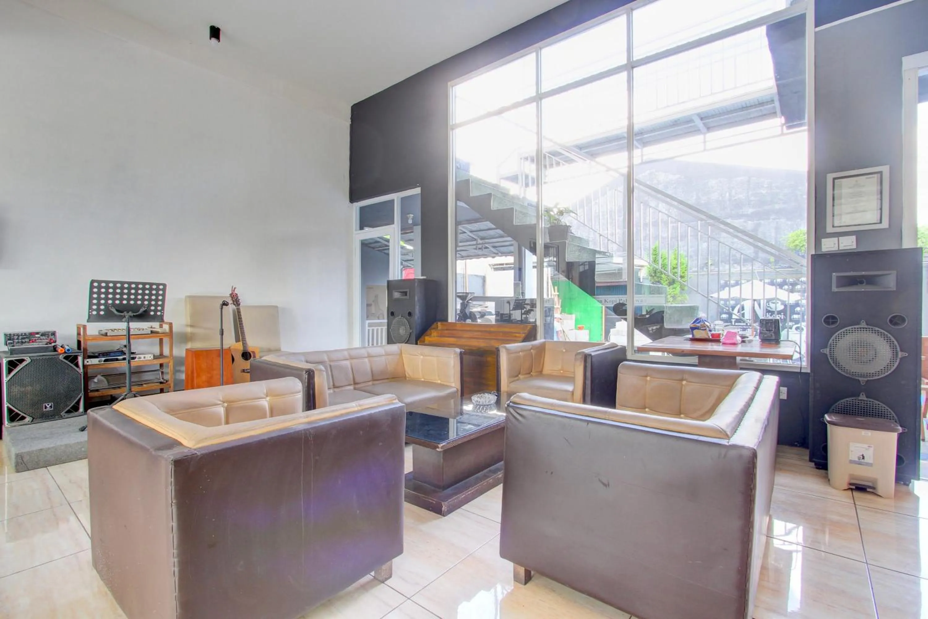 Lobby or reception in Hotel O Wonosobo Bunkbed