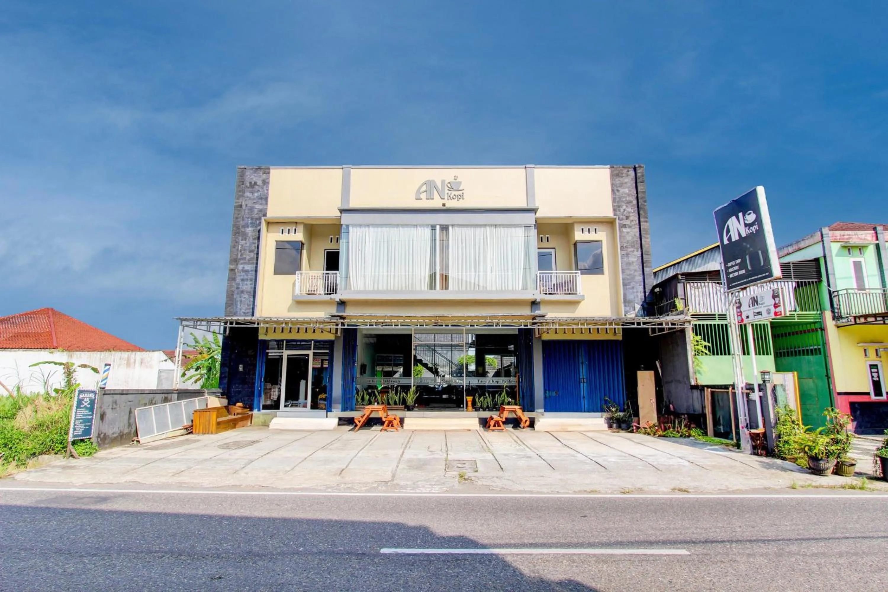 Facade/entrance in Hotel O Wonosobo Bunkbed
