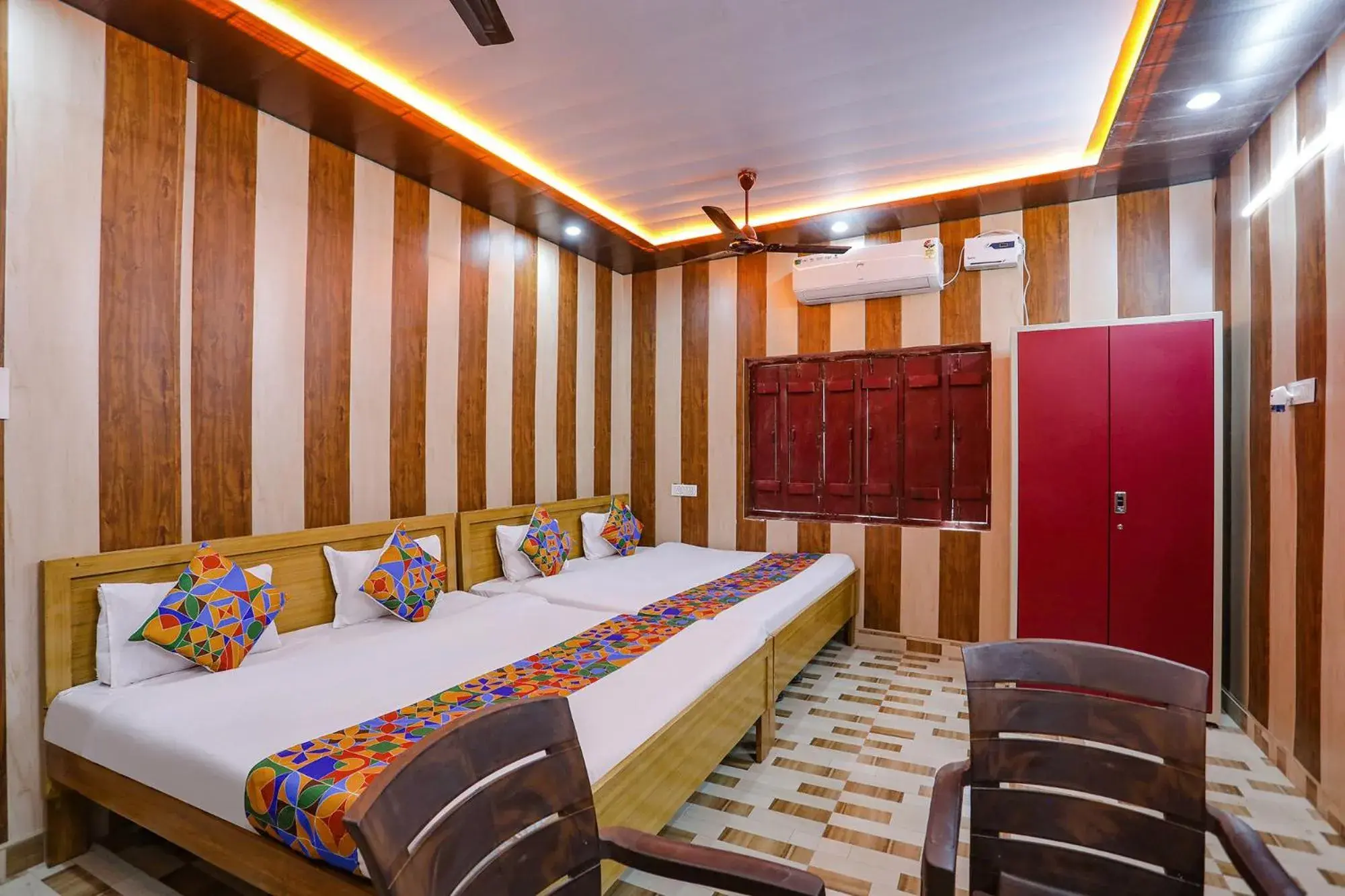 Family Room - single occupancy in FabExpress Shree Ram Aadhar 900 Mtr from Ram mandir Family Room - single occupancy in FabExpress Shree Ram Aadhar 900 Mtr from Ram mandir