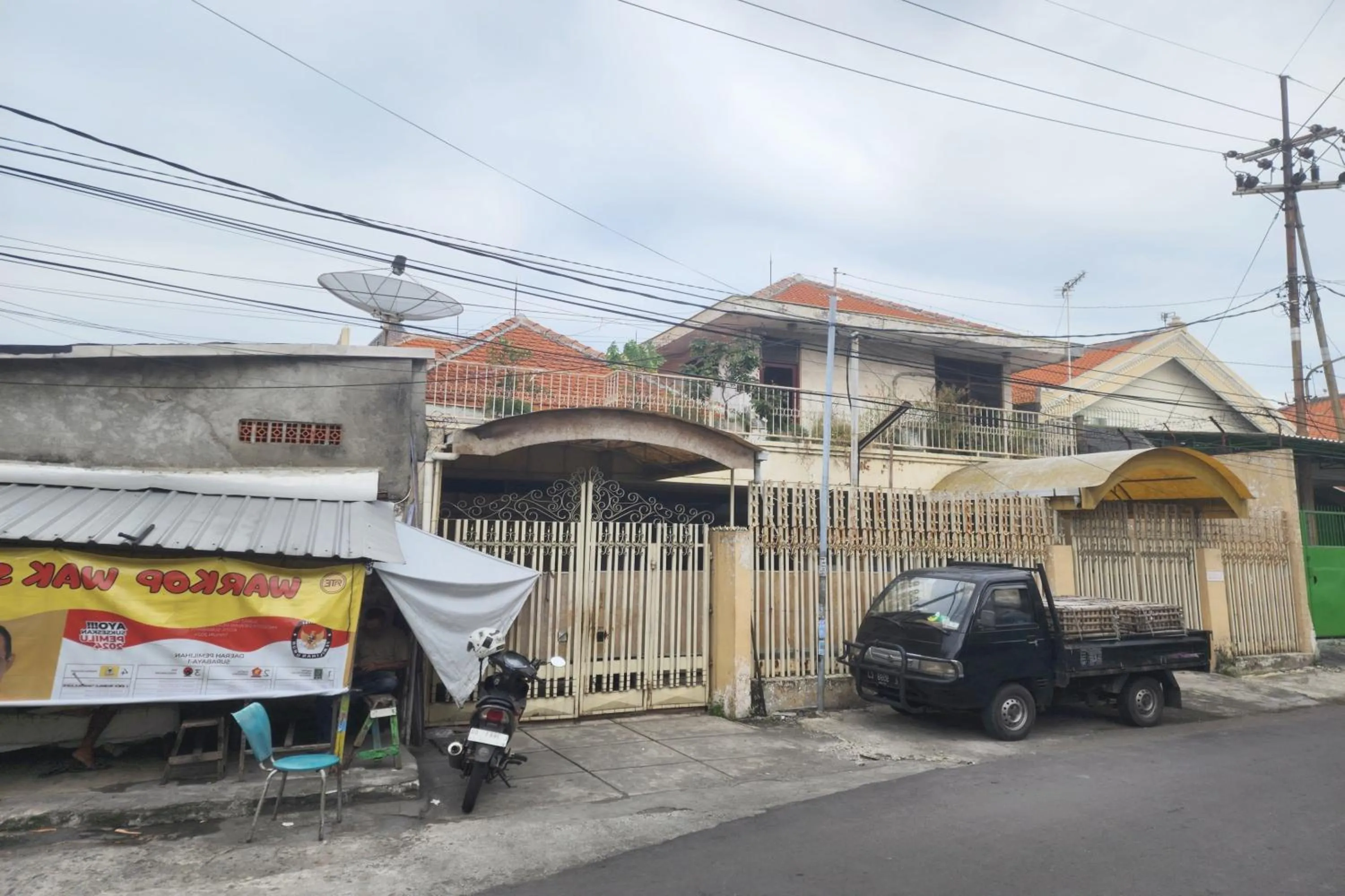 Property building in OYO 93863 Dv Homestay Syariah Genteng