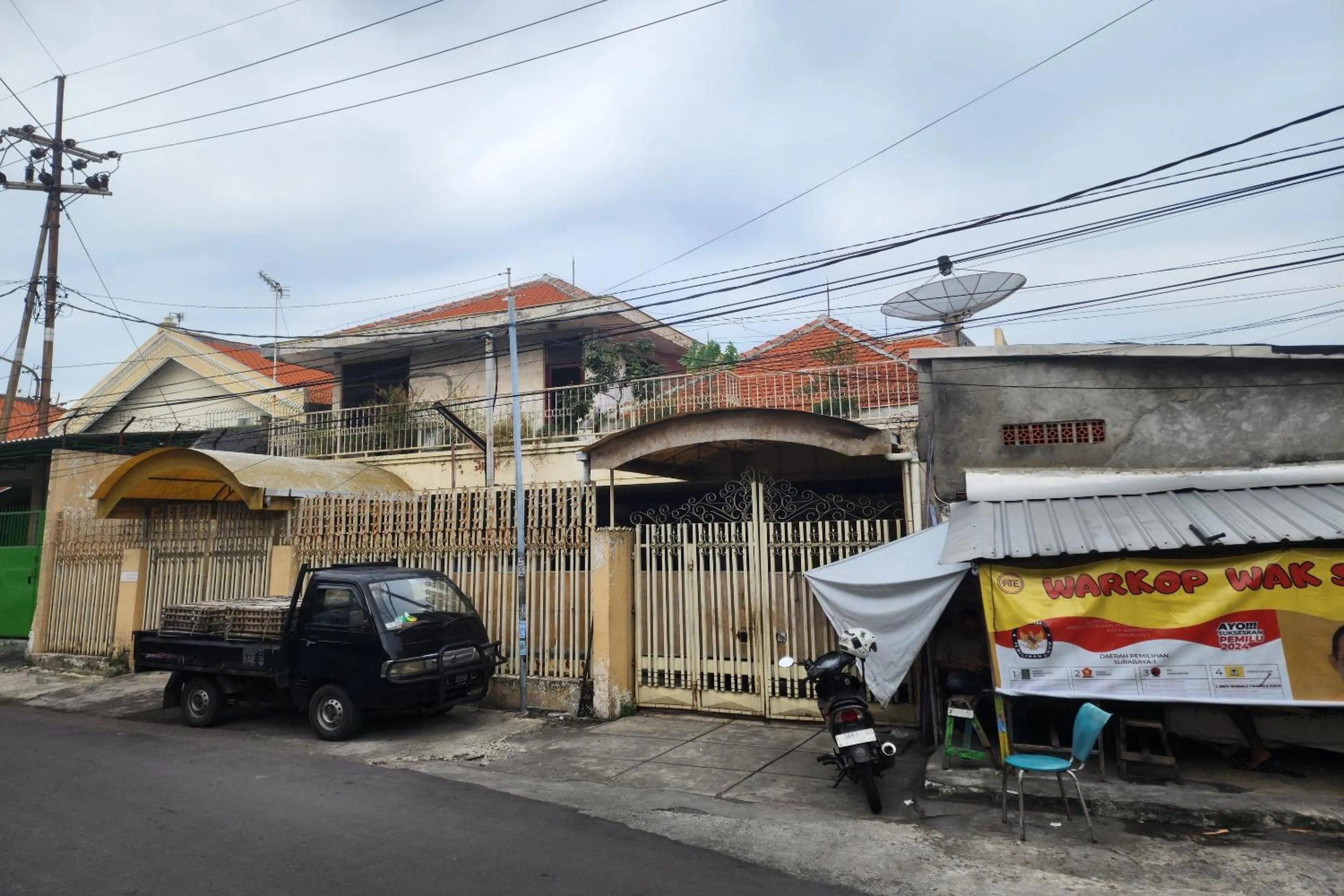 Facade/entrance in OYO 93863 Dv Homestay Syariah Genteng