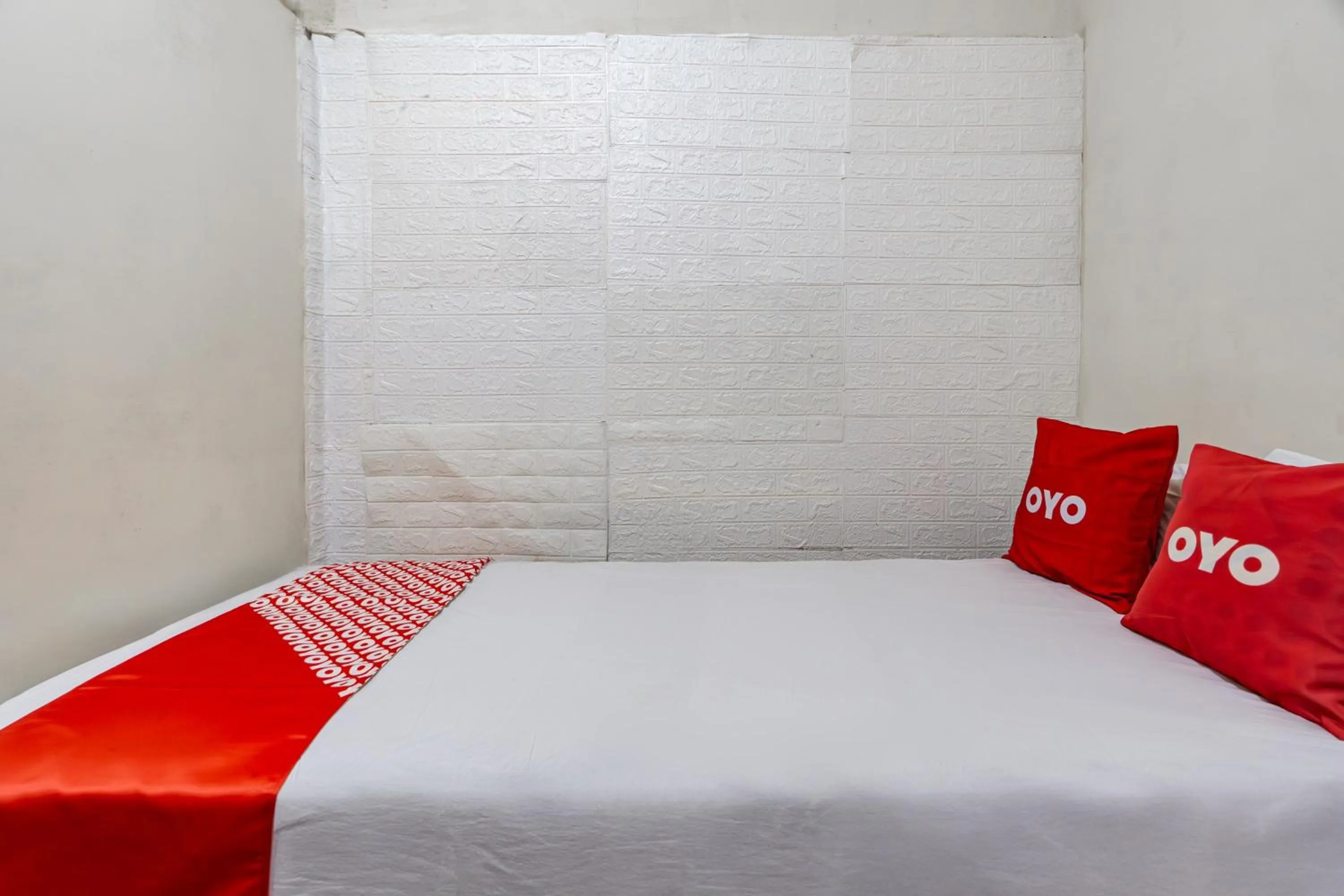 Bedroom in OYO 93863 Dv Homestay Syariah Genteng