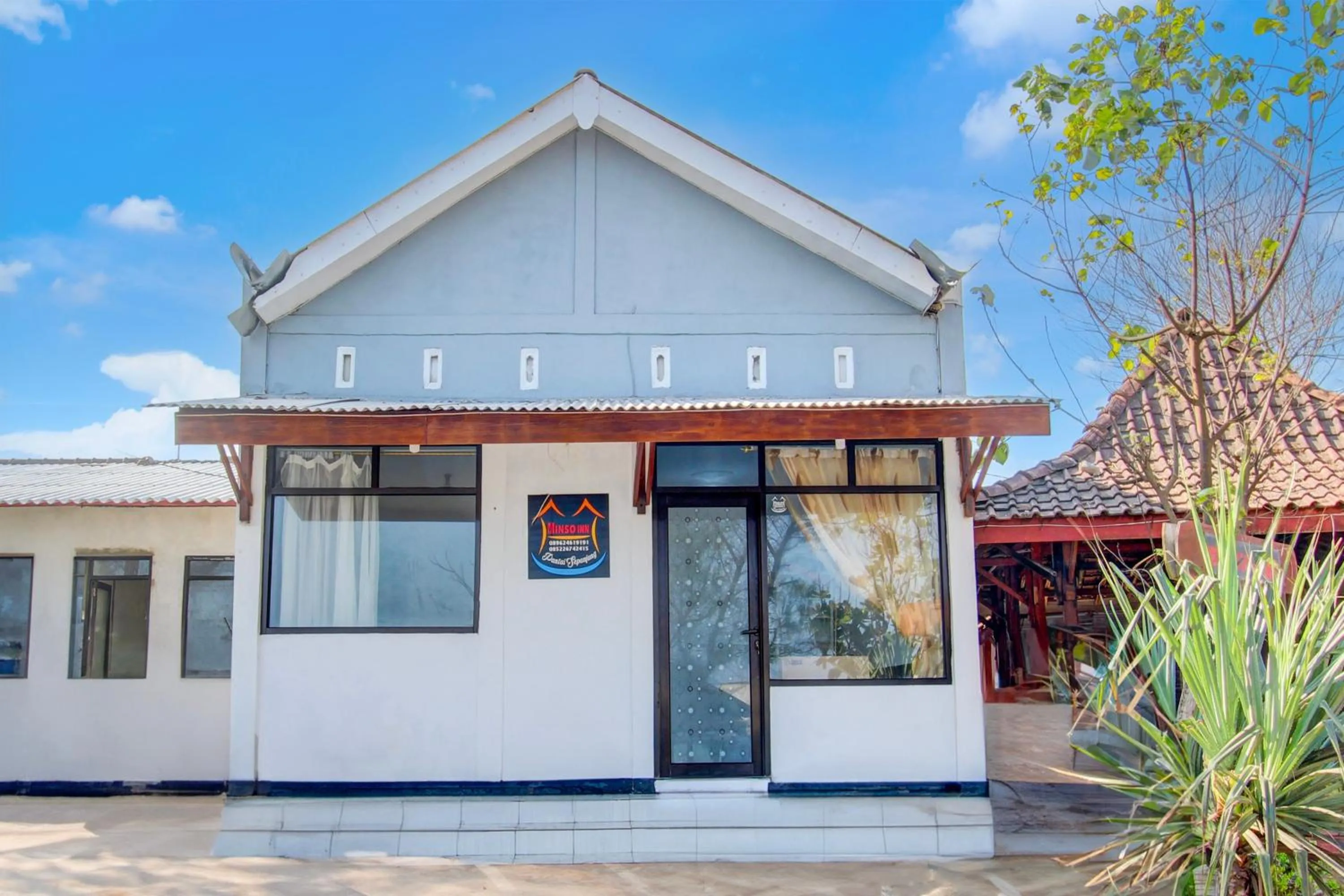 Facade/entrance in Hotel O Minso Inn Sepanjang