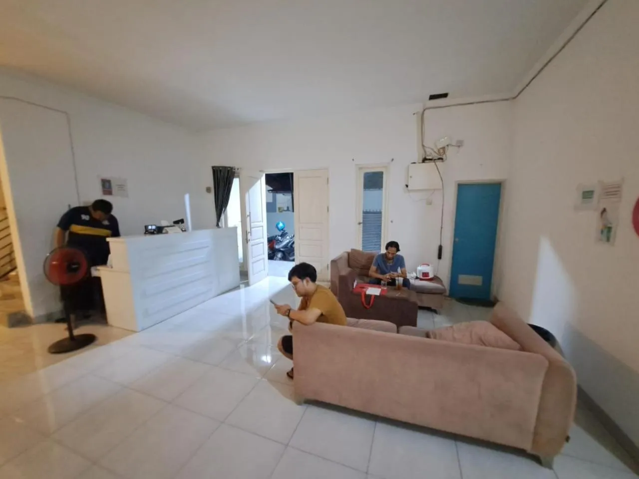 Lobby or reception in OYO 93870 Damai Guest House Cirebon