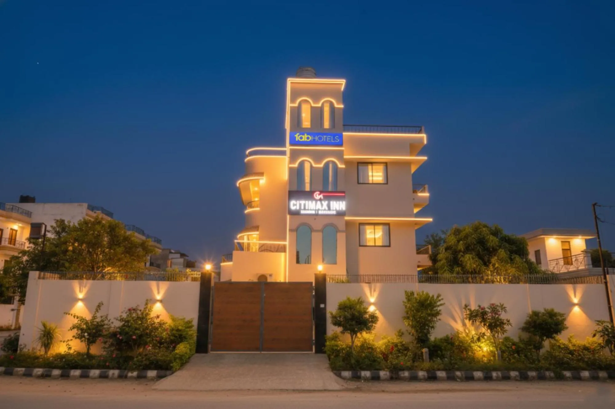 Facade/entrance in Via Downtown Residency