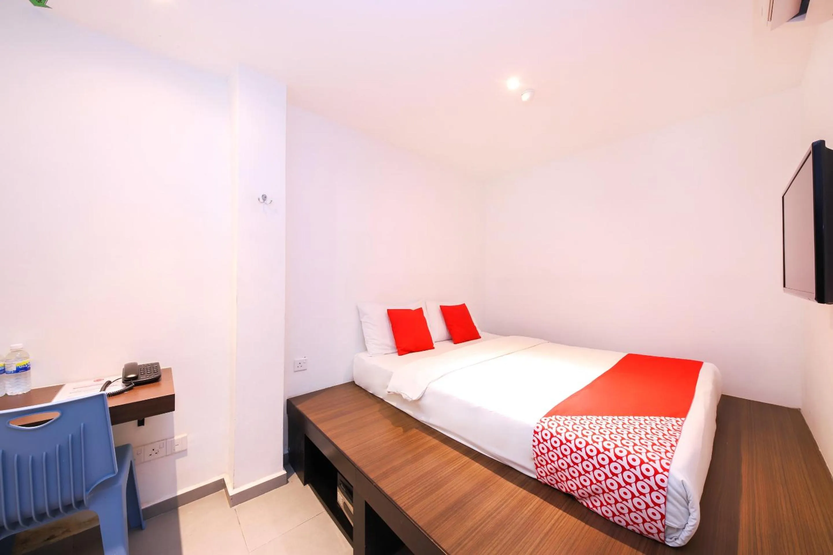 Bedroom, Bed in Super OYO 246 Link Inn