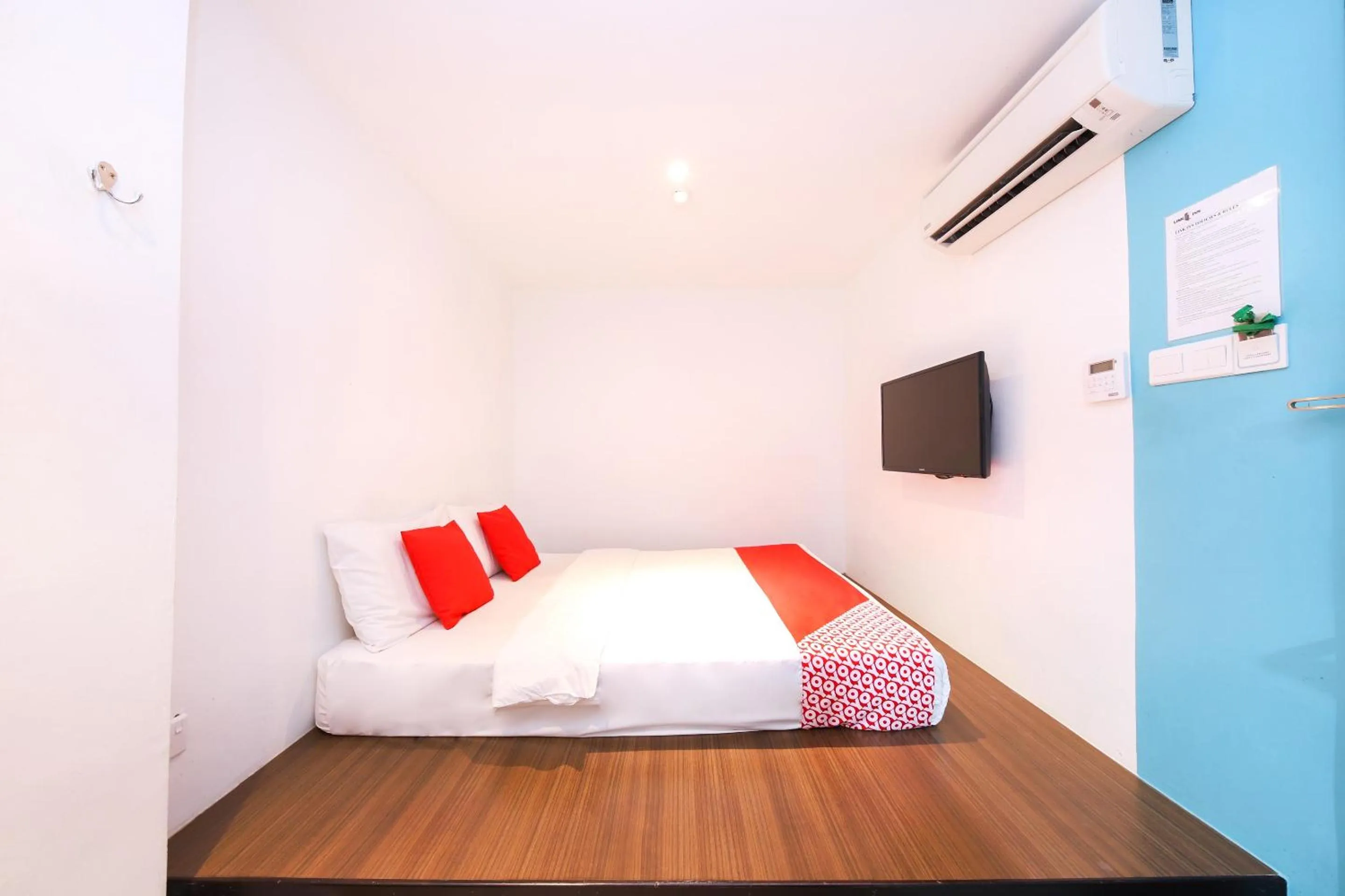 Bedroom, Bed in Super OYO 246 Link Inn